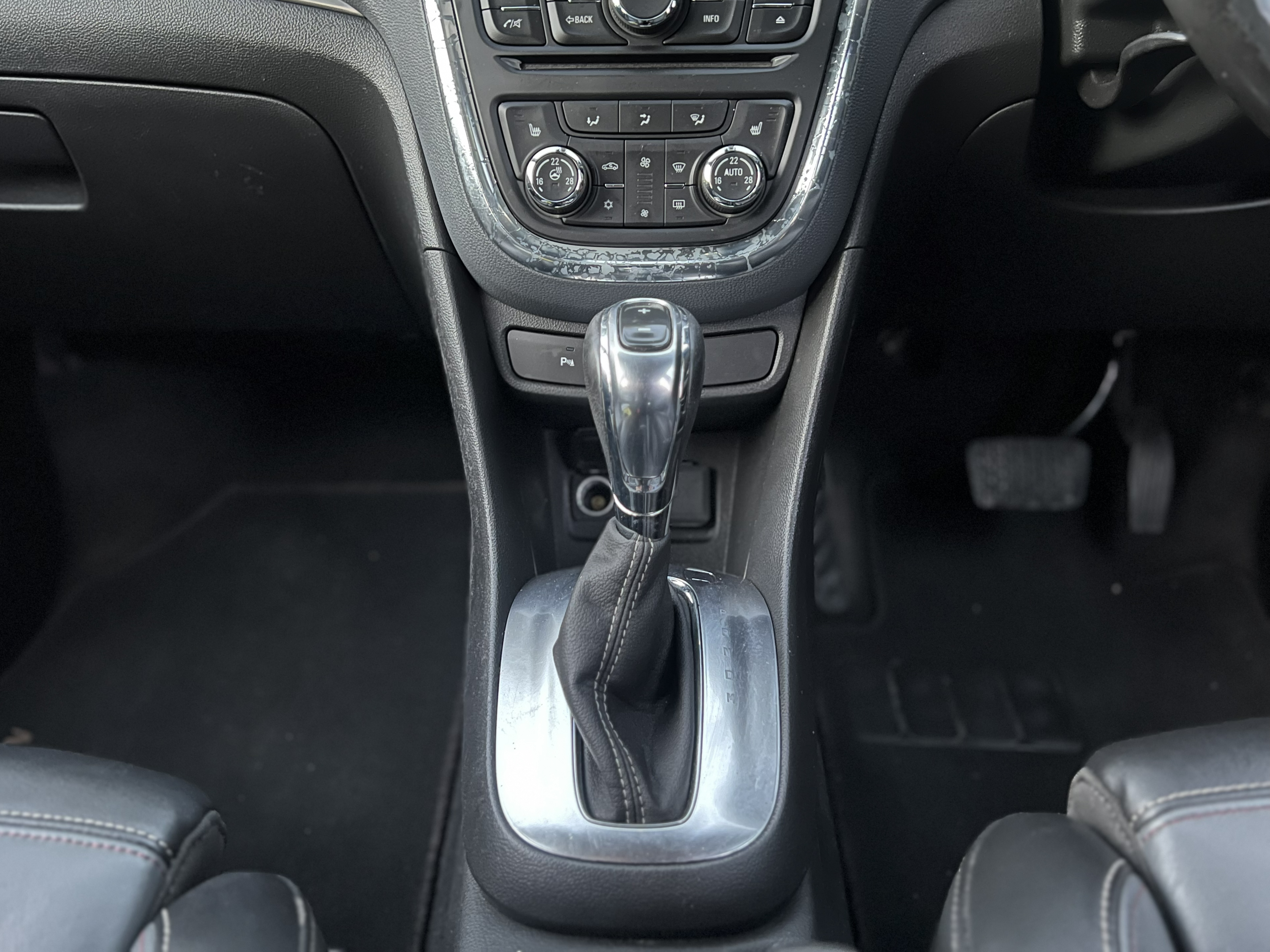 Car image 17
