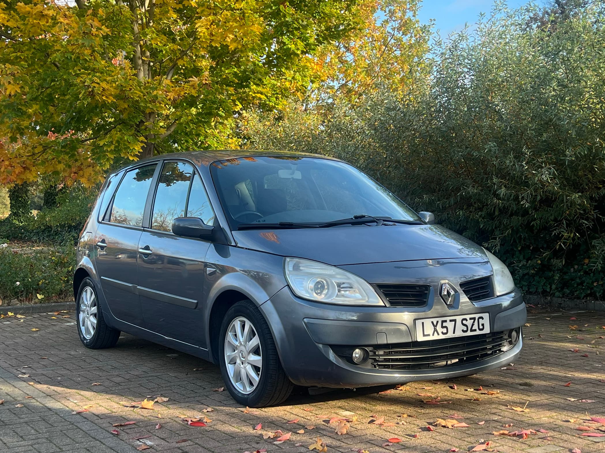 Car image 9