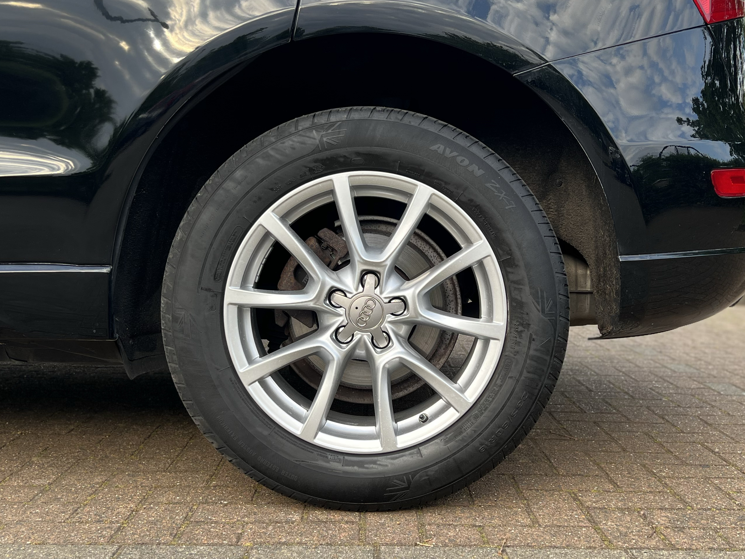Car image 24