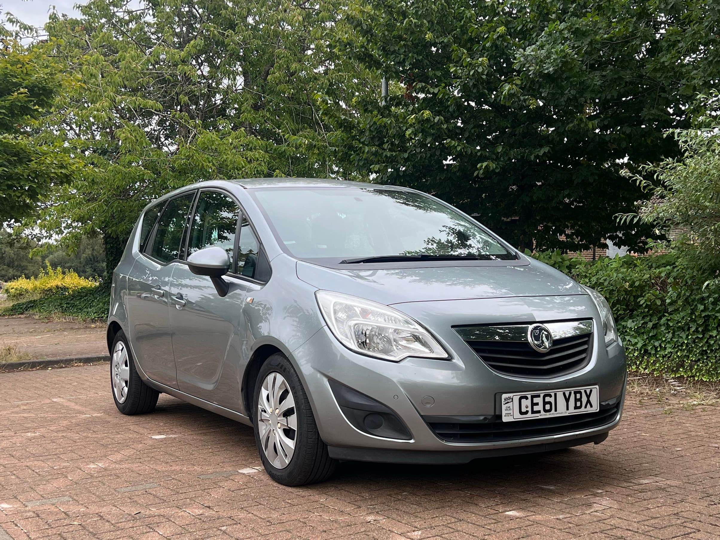 Car image 3