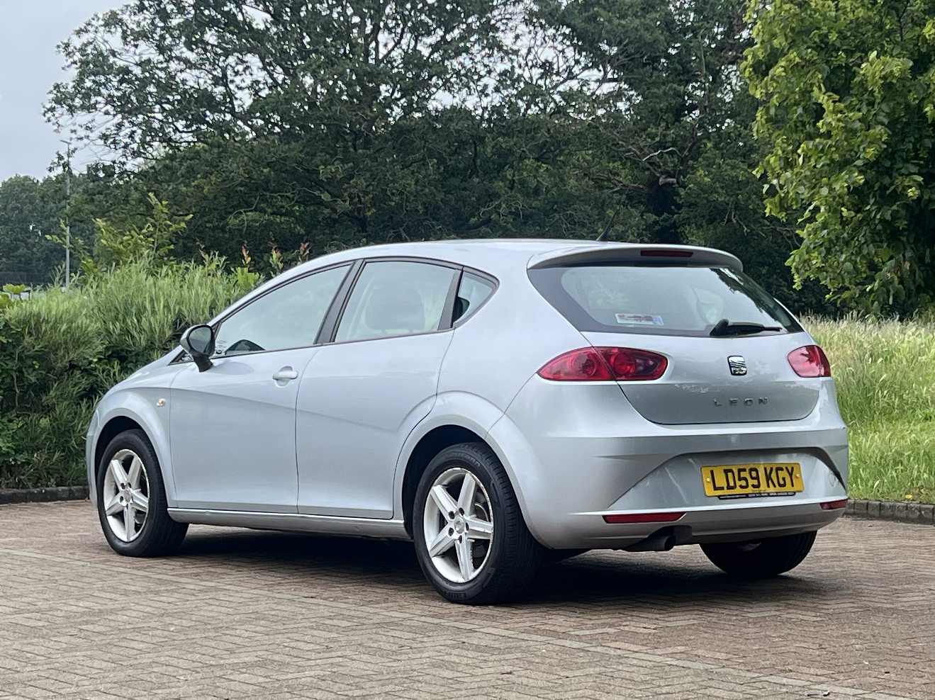 Car image 5
