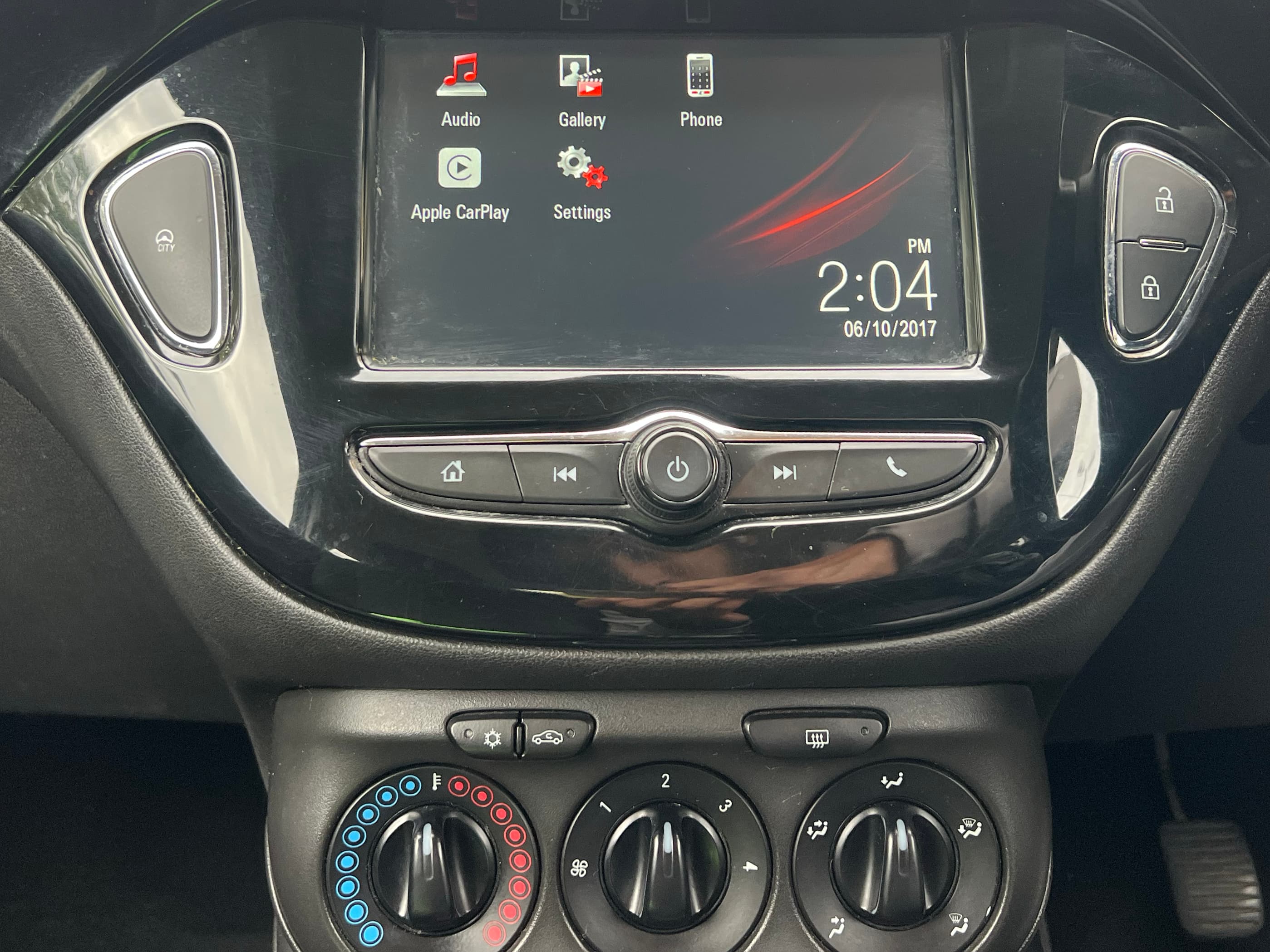 Car image 17