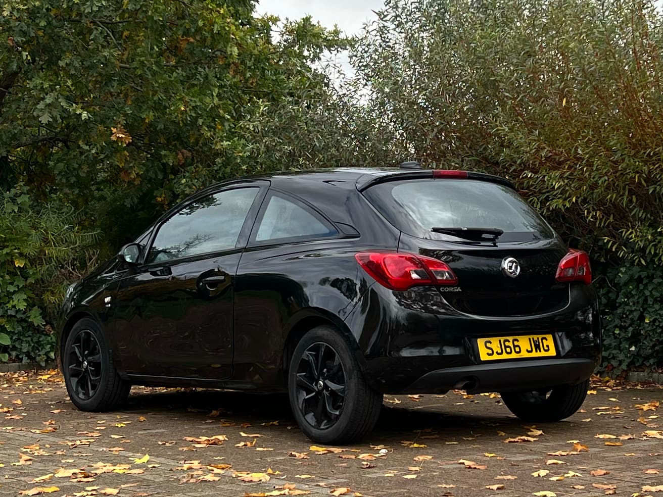 Car image 5