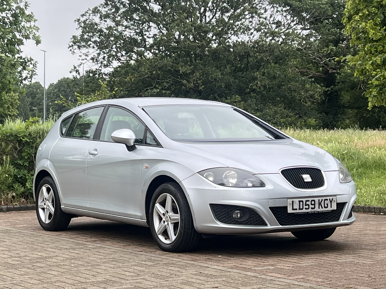 Car image 9