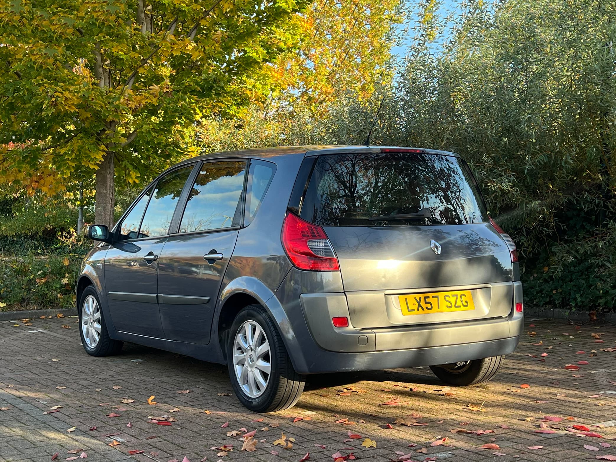 Car image 5