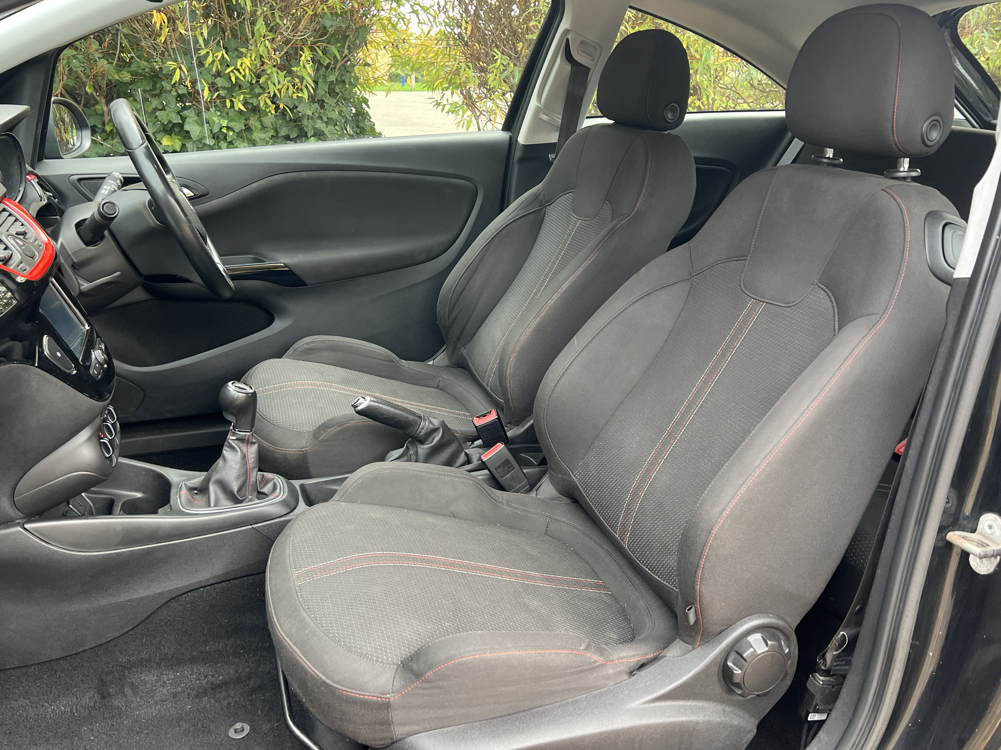 Car image 11