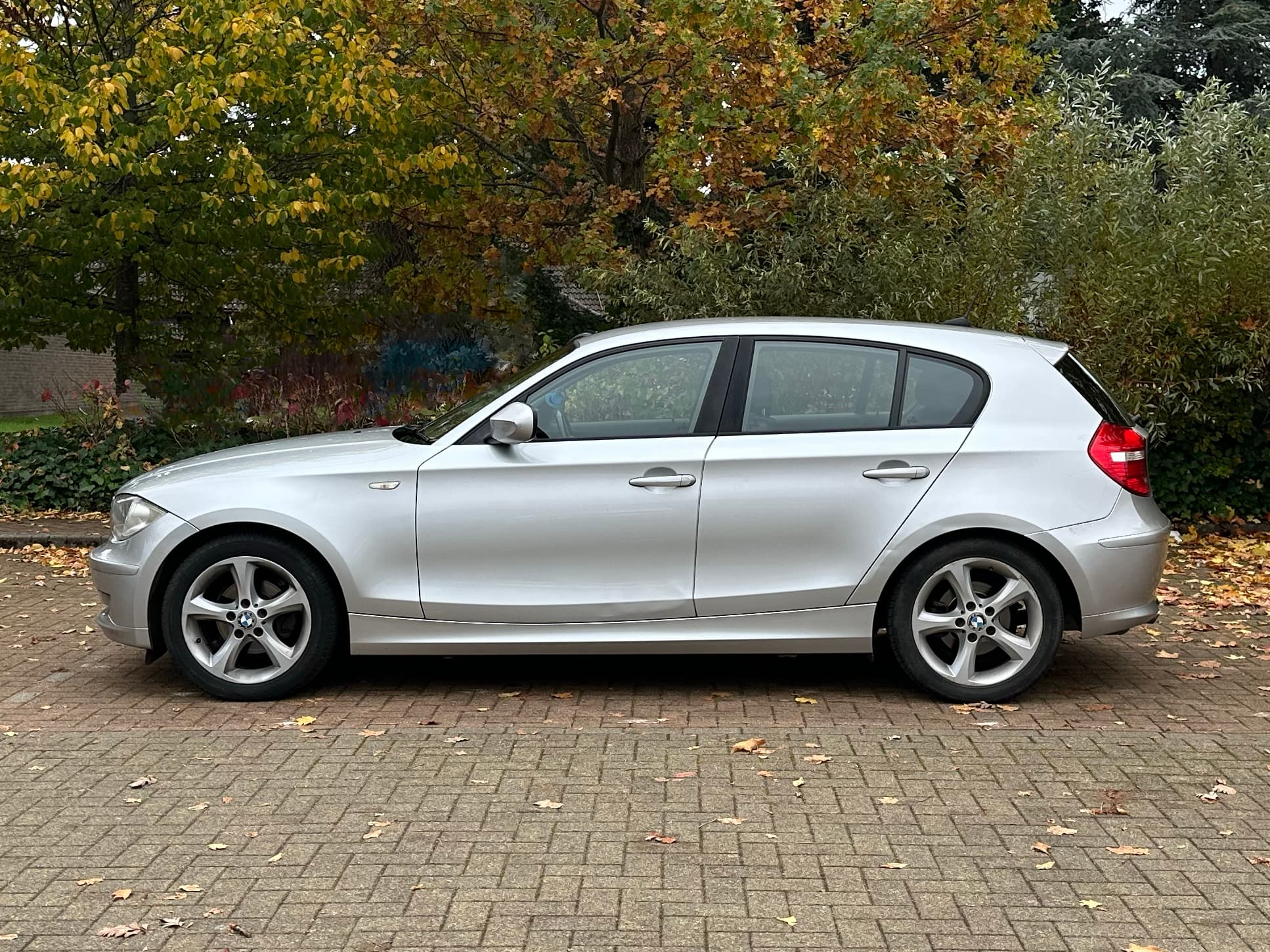 Car image 3