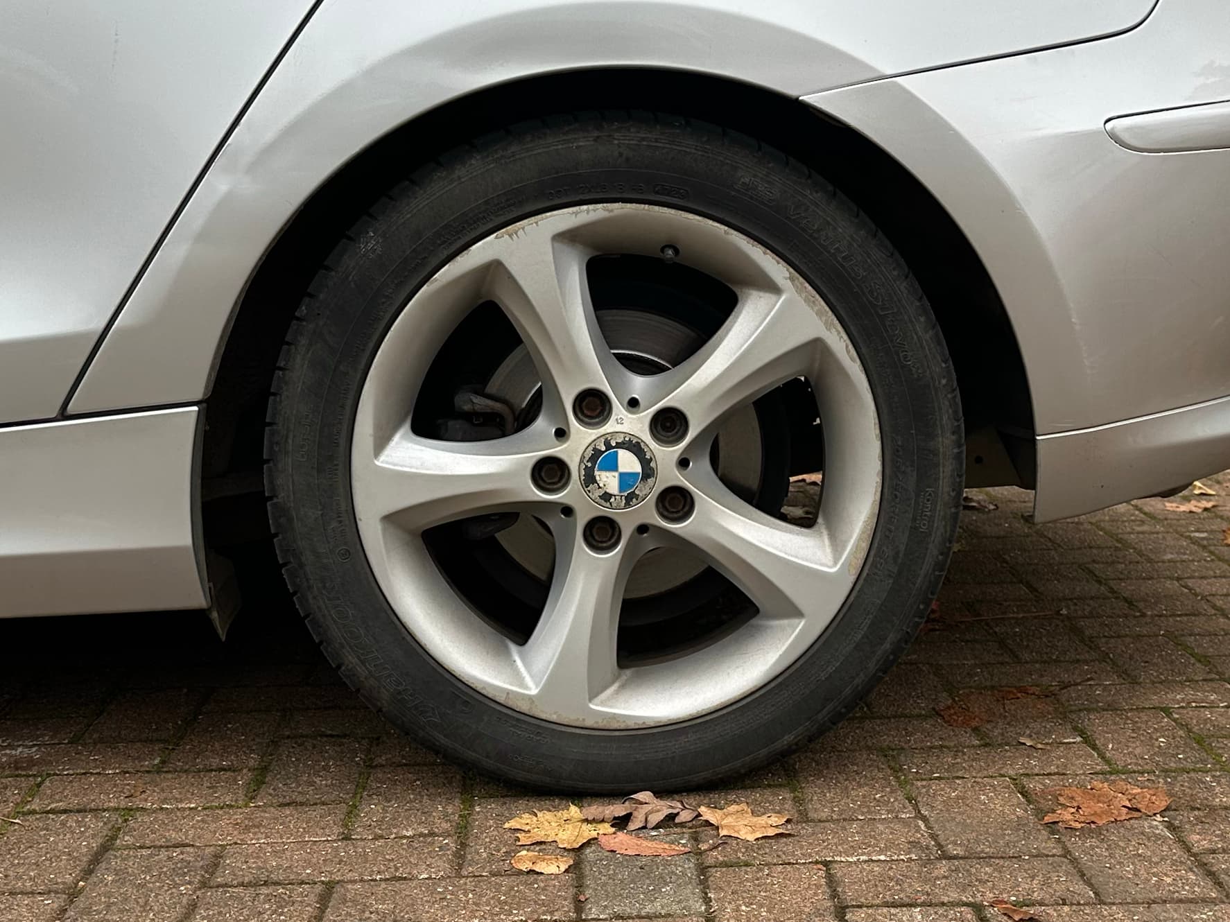 Car image 17