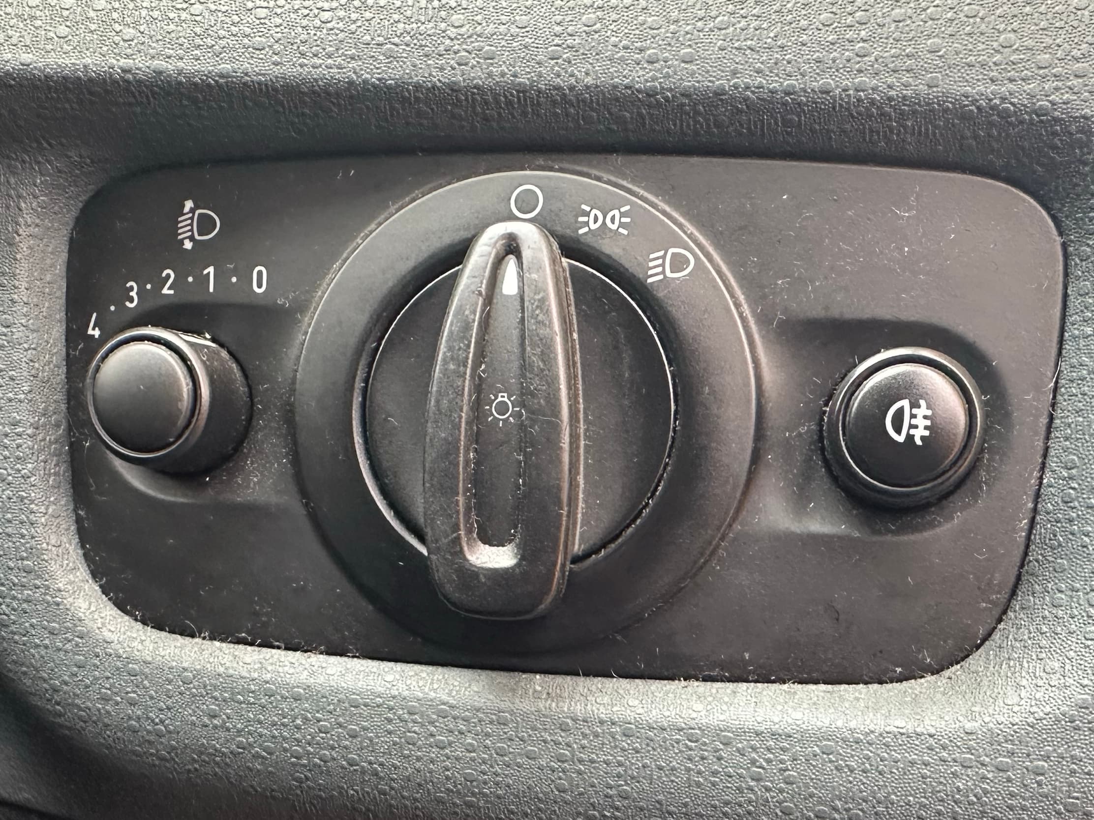 Car image 22