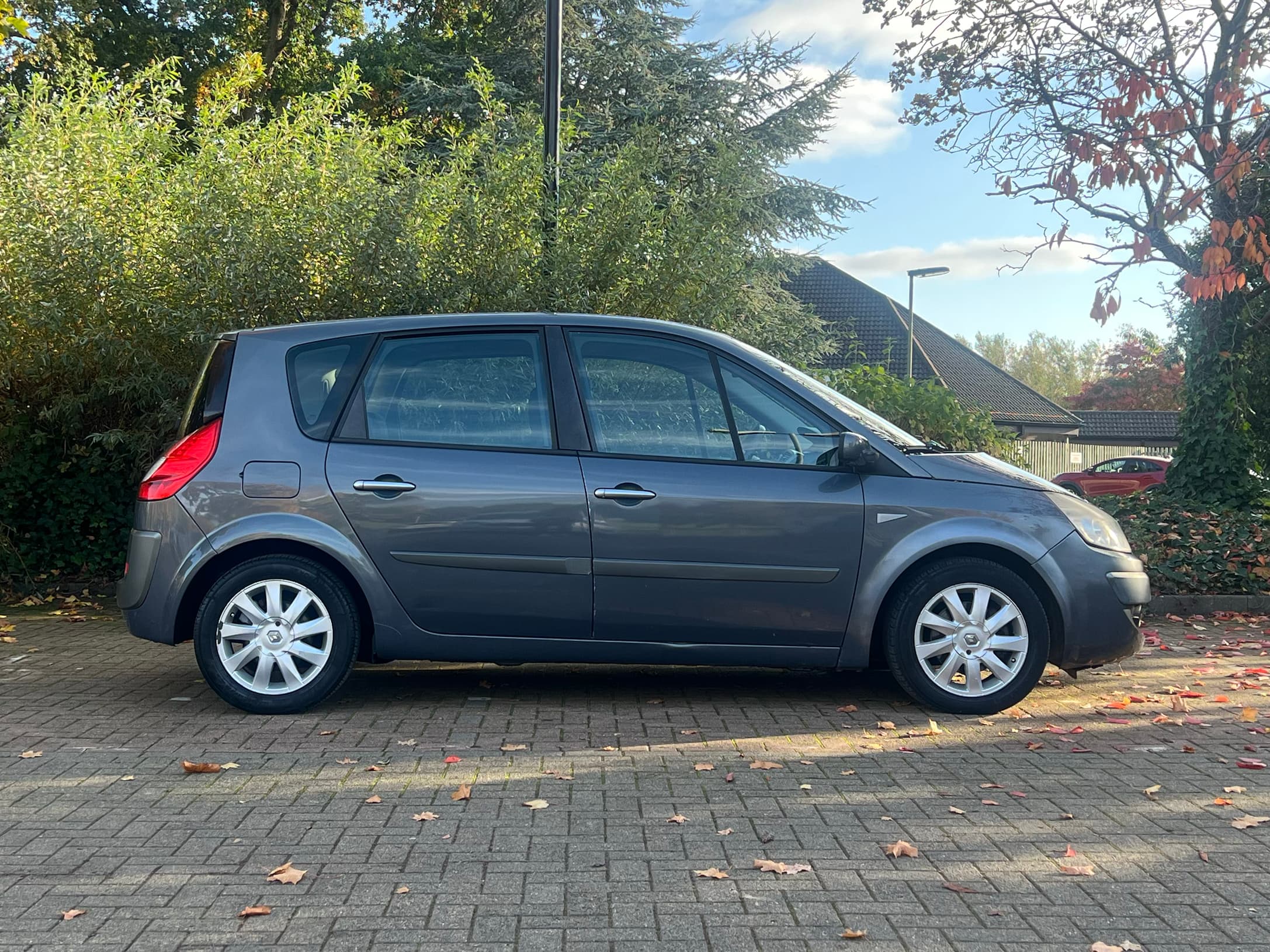 Car image 8