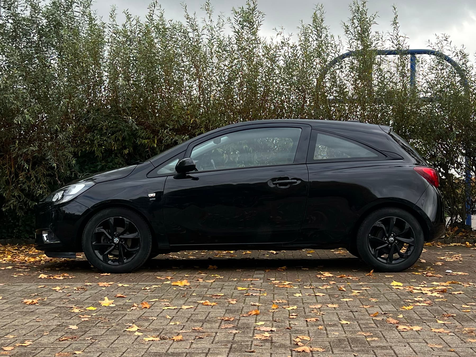 Car image 4