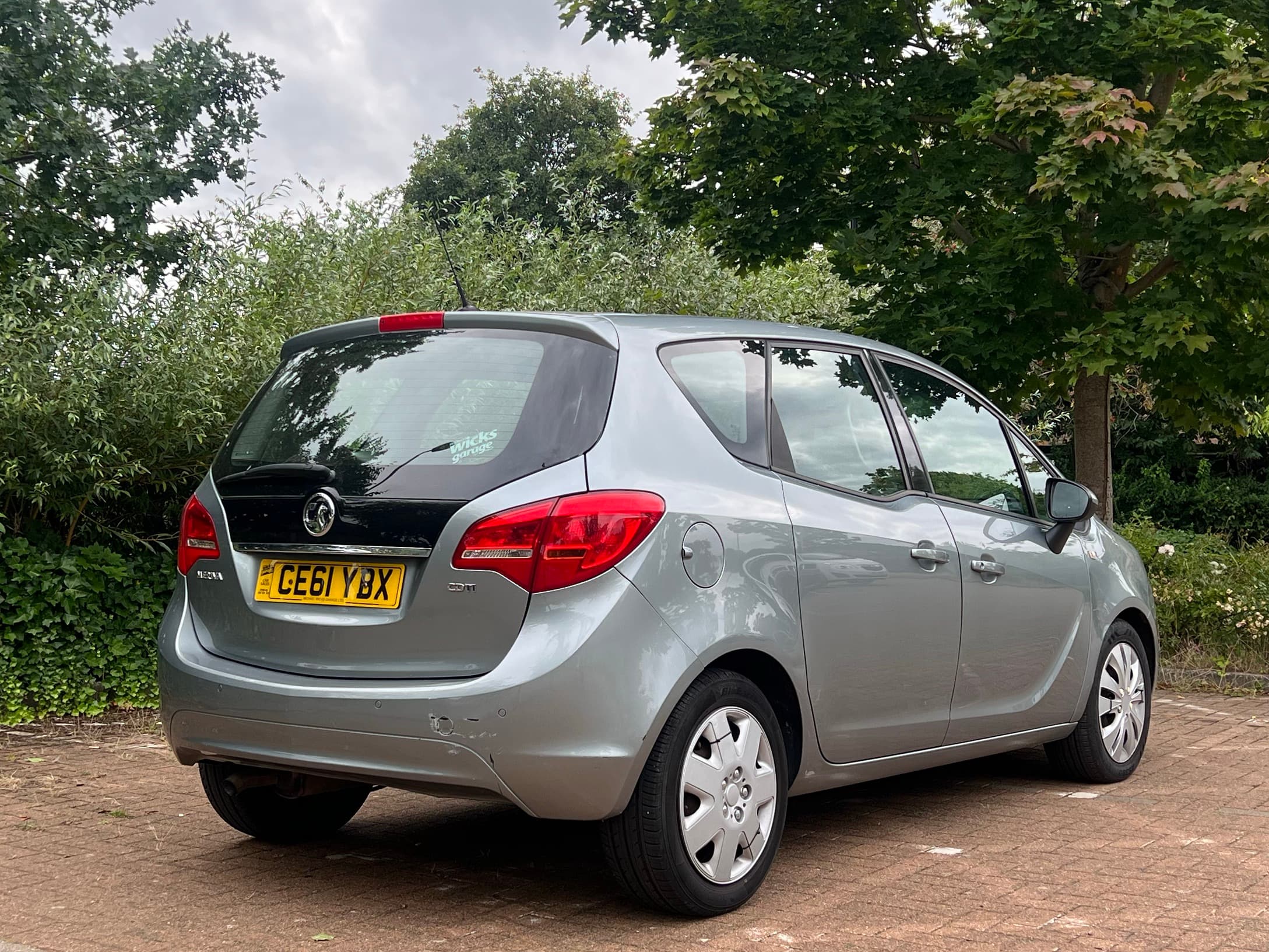 Car image 4