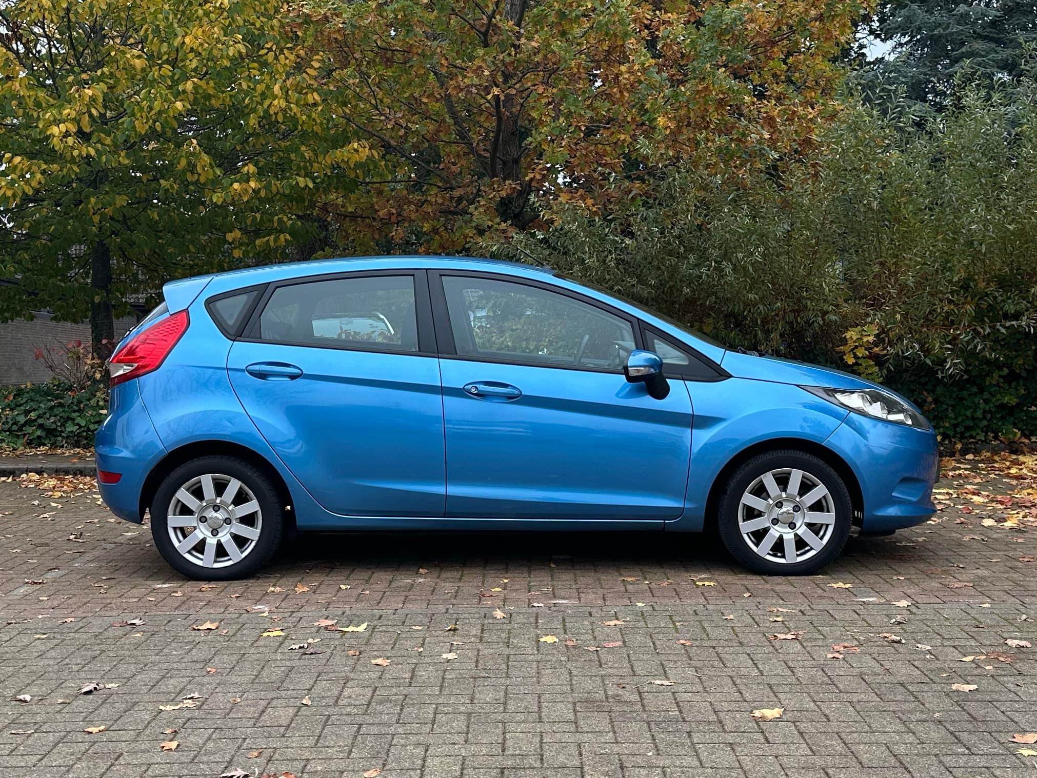 Car image 4