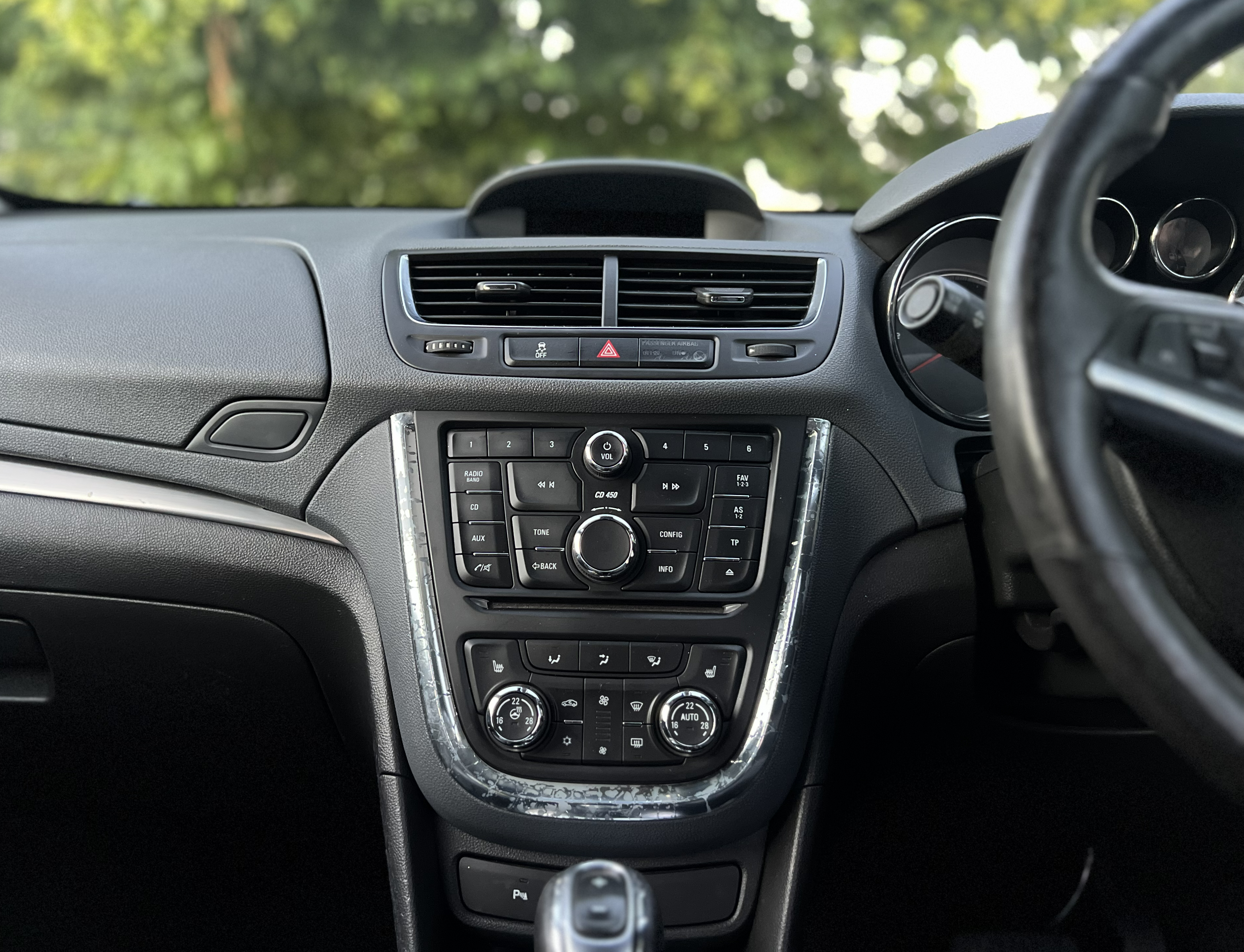 Car image 16