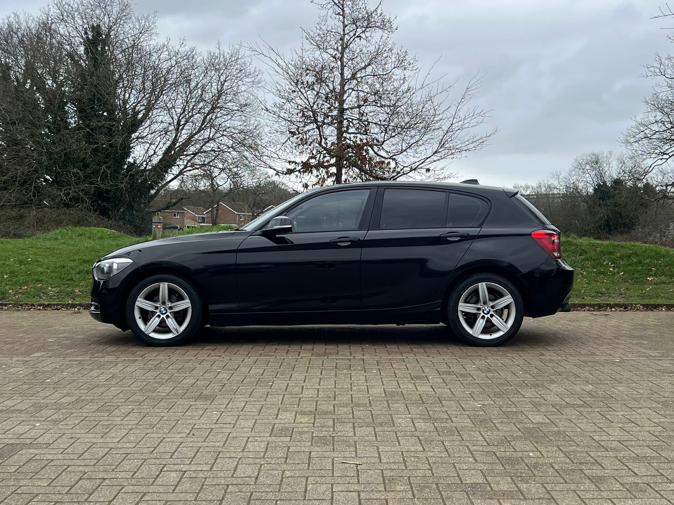 Car image 4