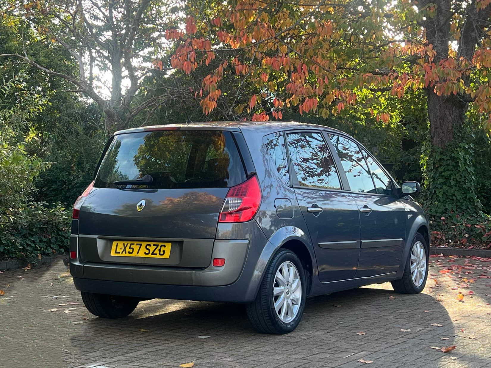 Car image 7