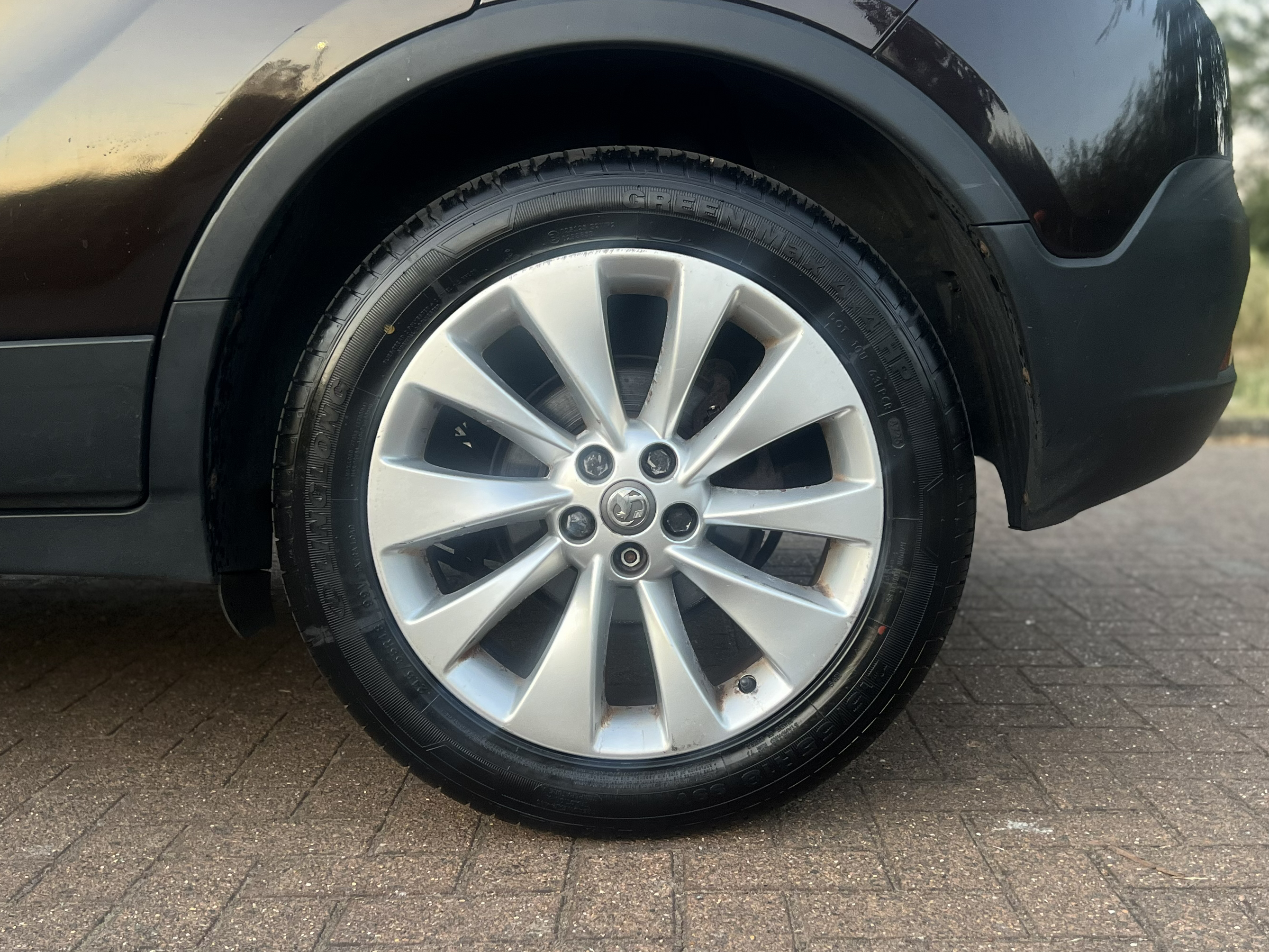 Car image 26