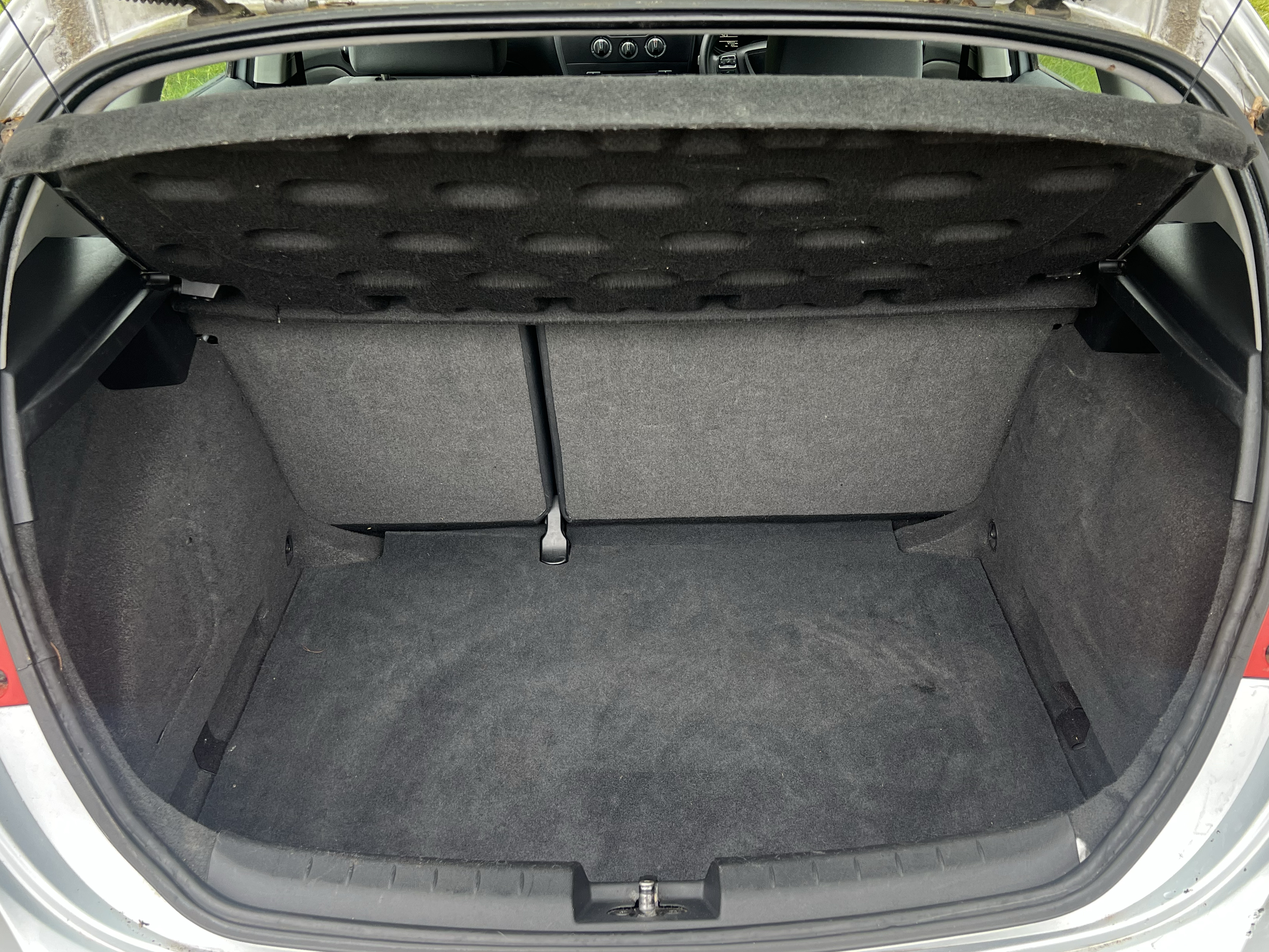 Car image 15