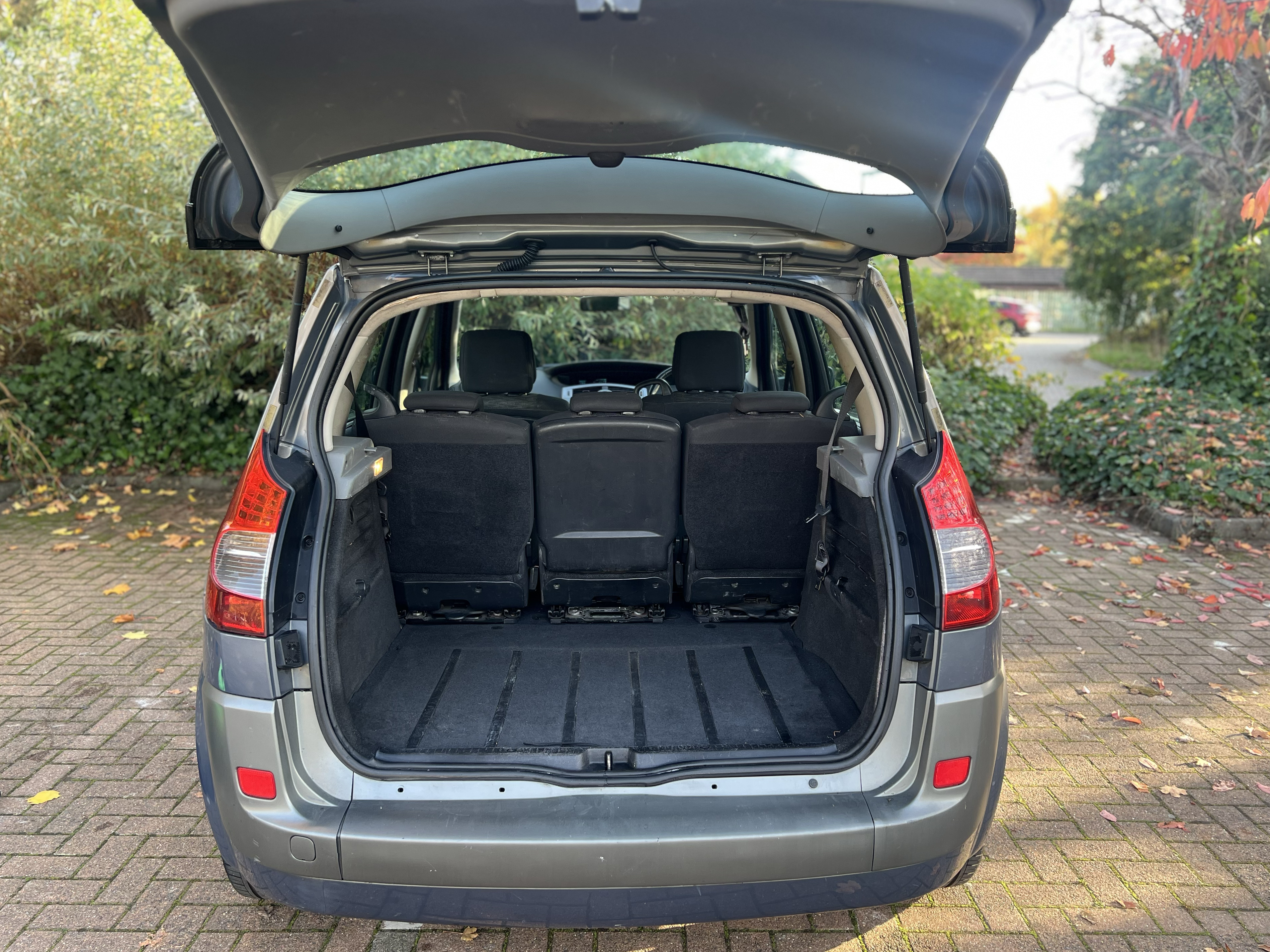 Car image 17