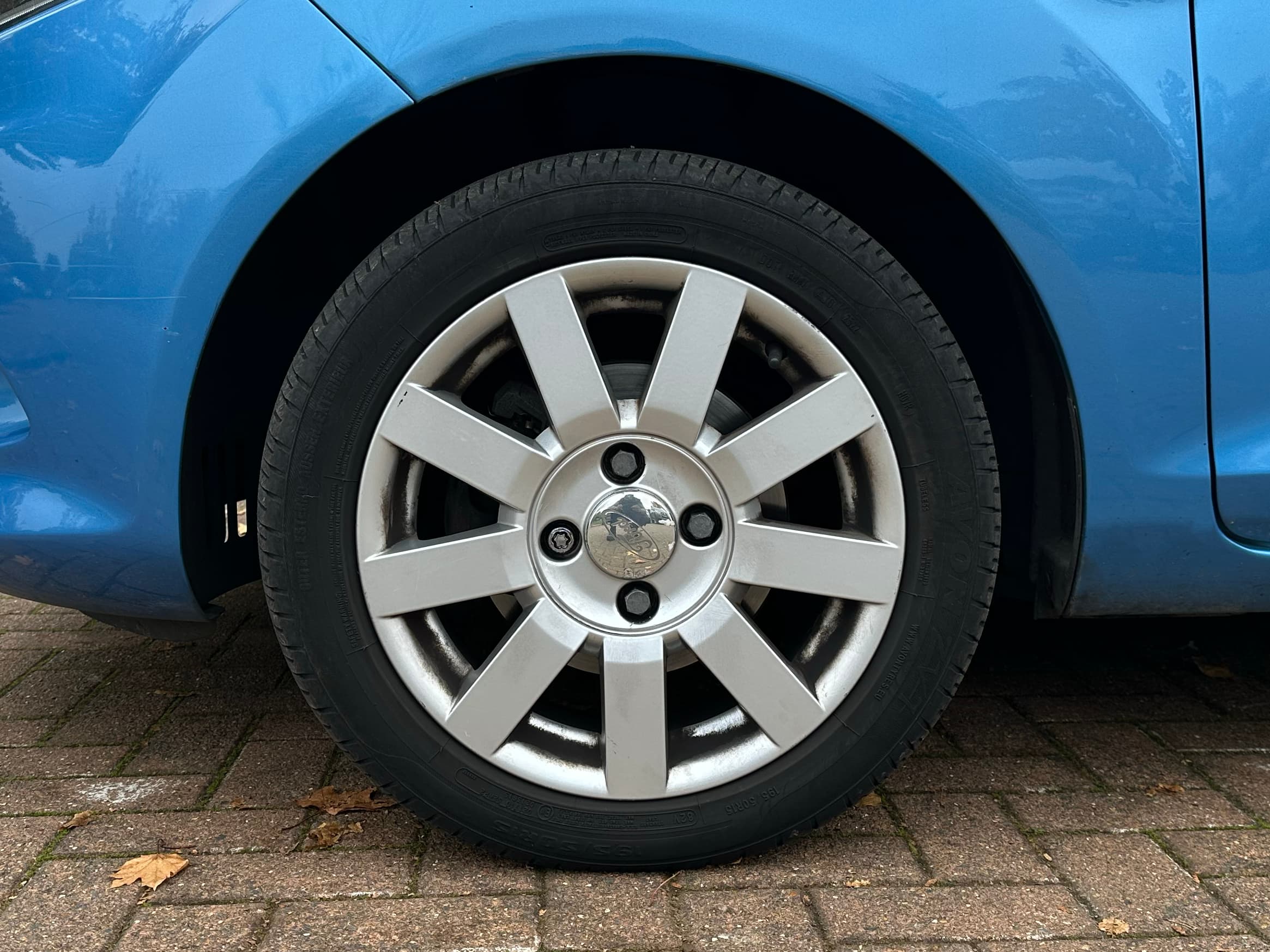 Car image 20