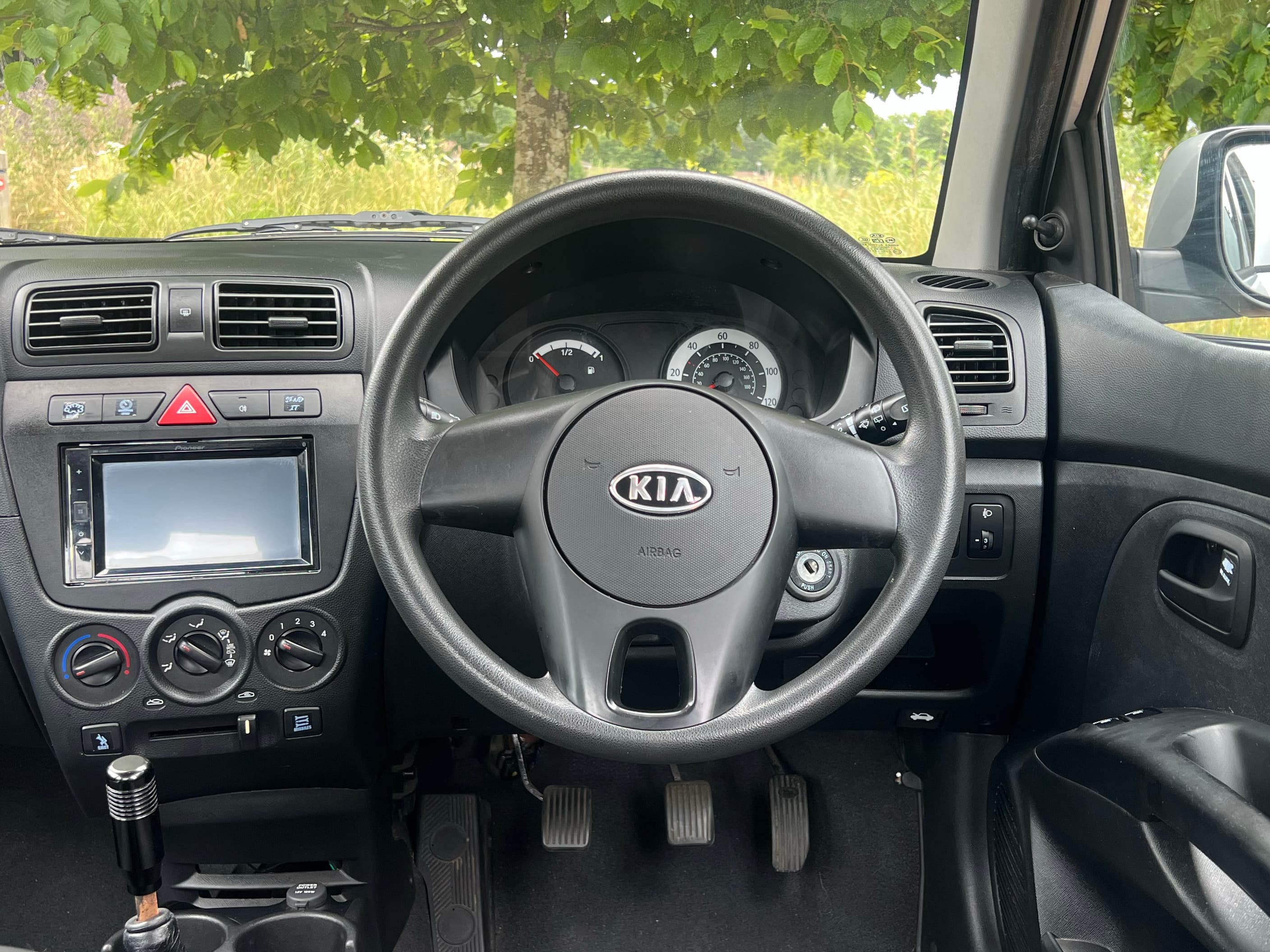 Car image 14