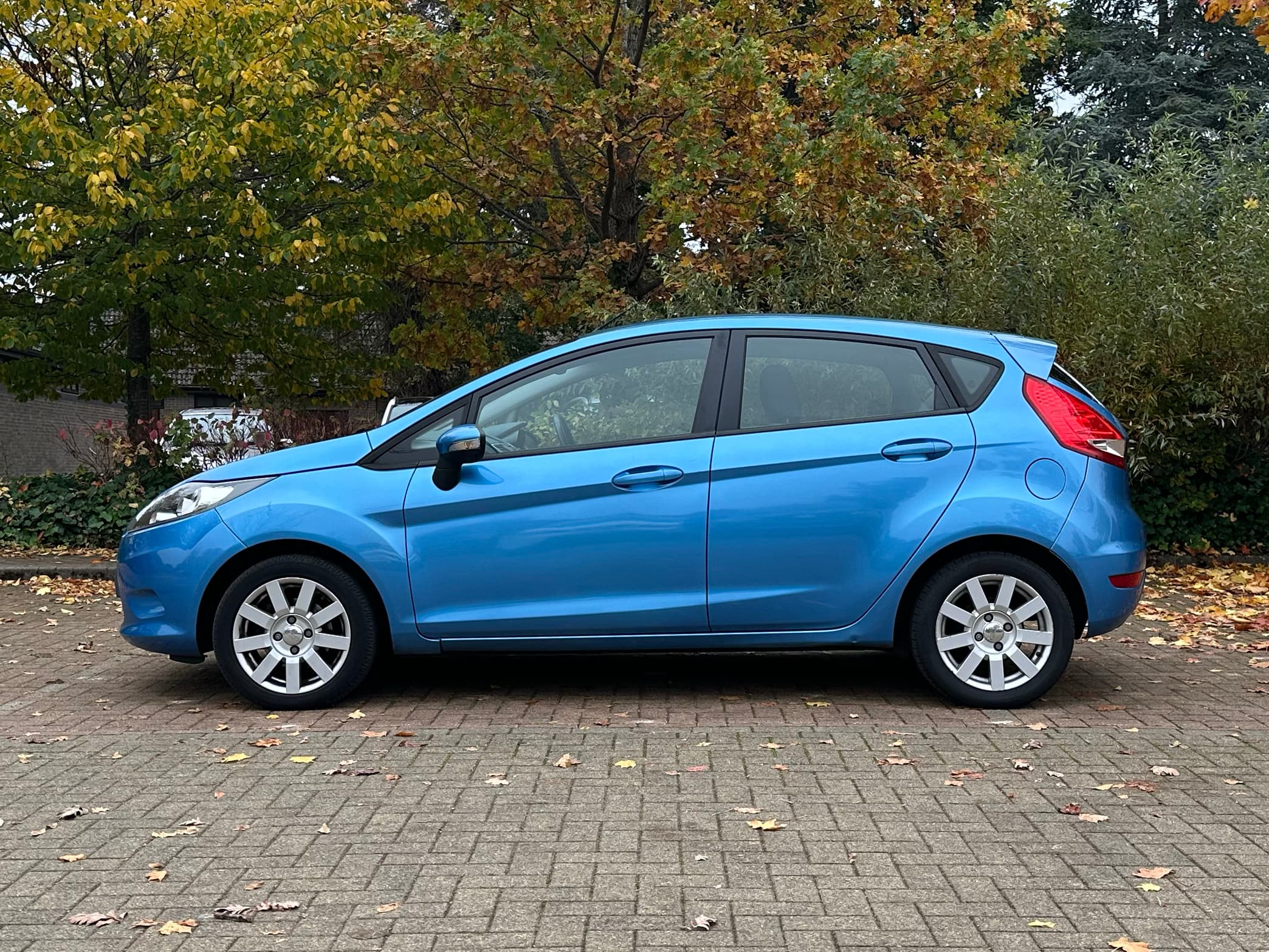 Car image 8
