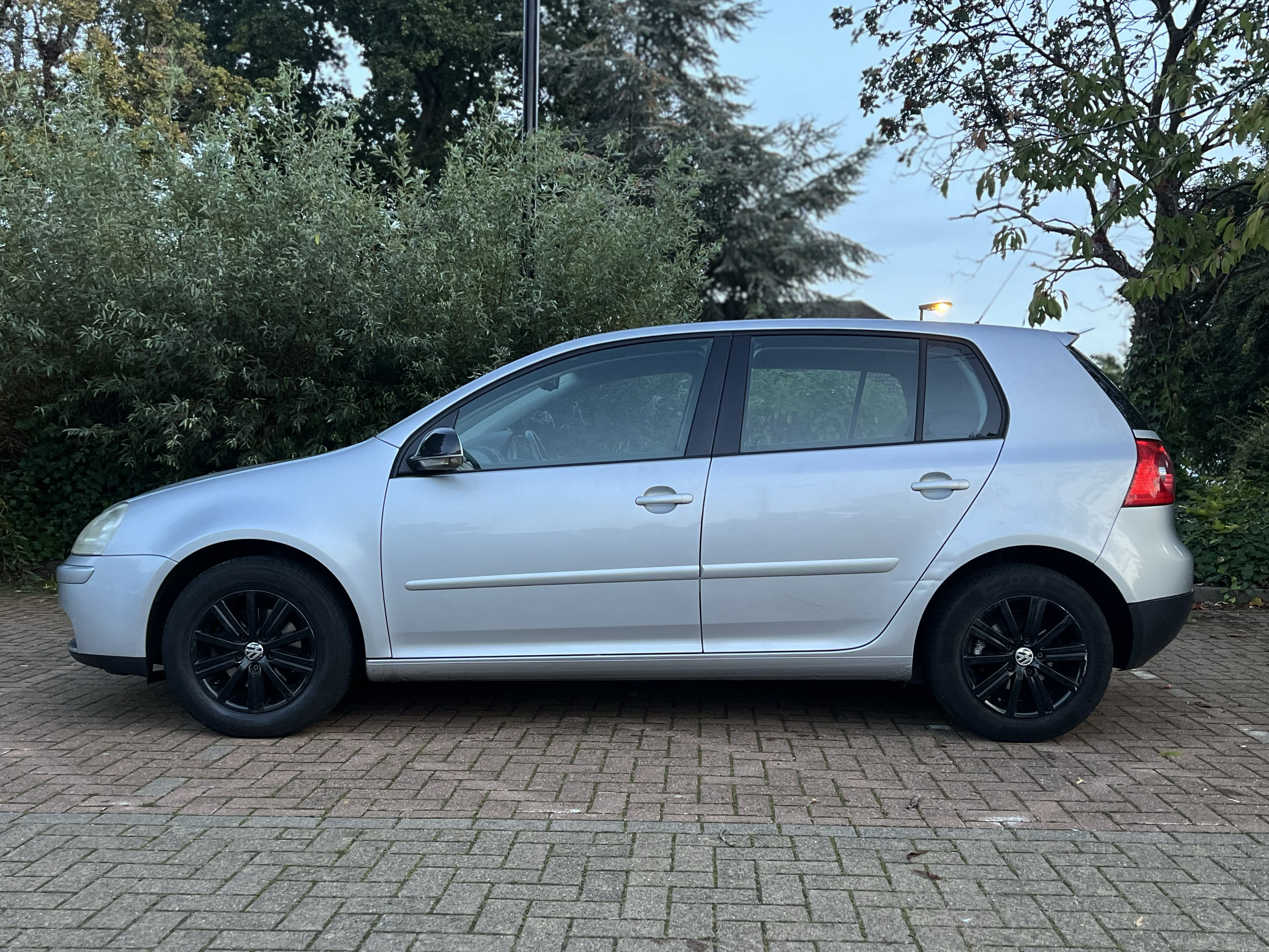 Car image 4
