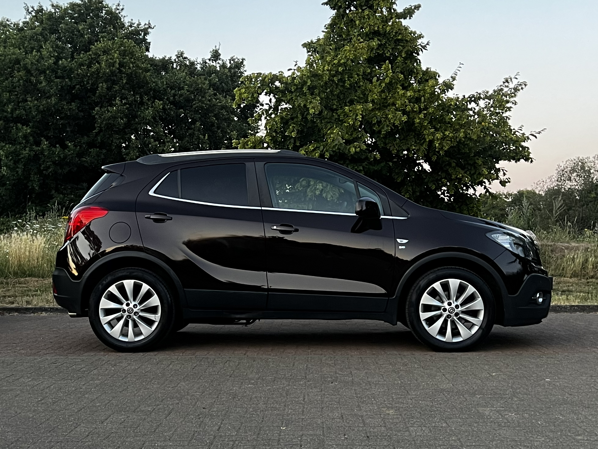 Car image 8
