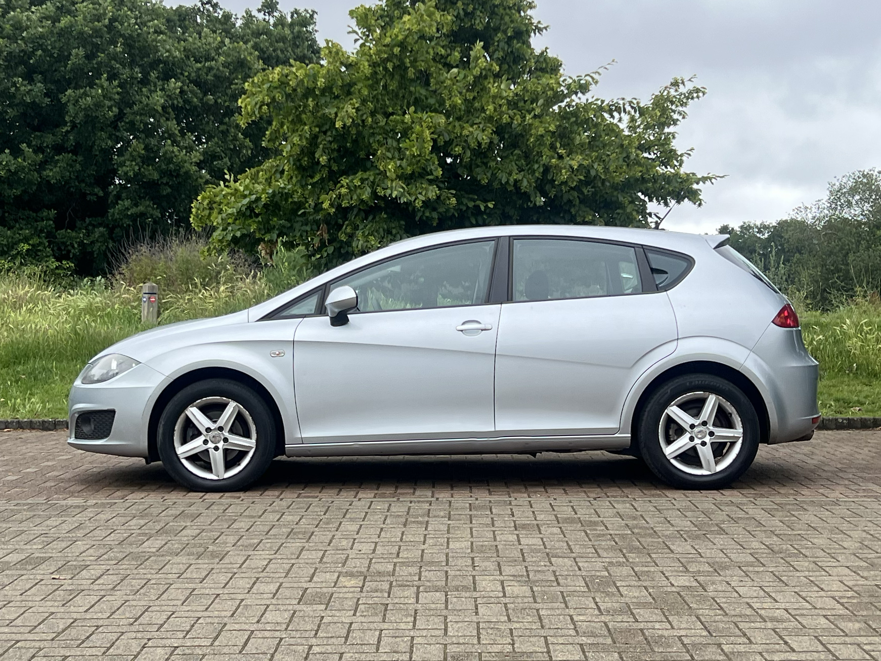 Car image 4