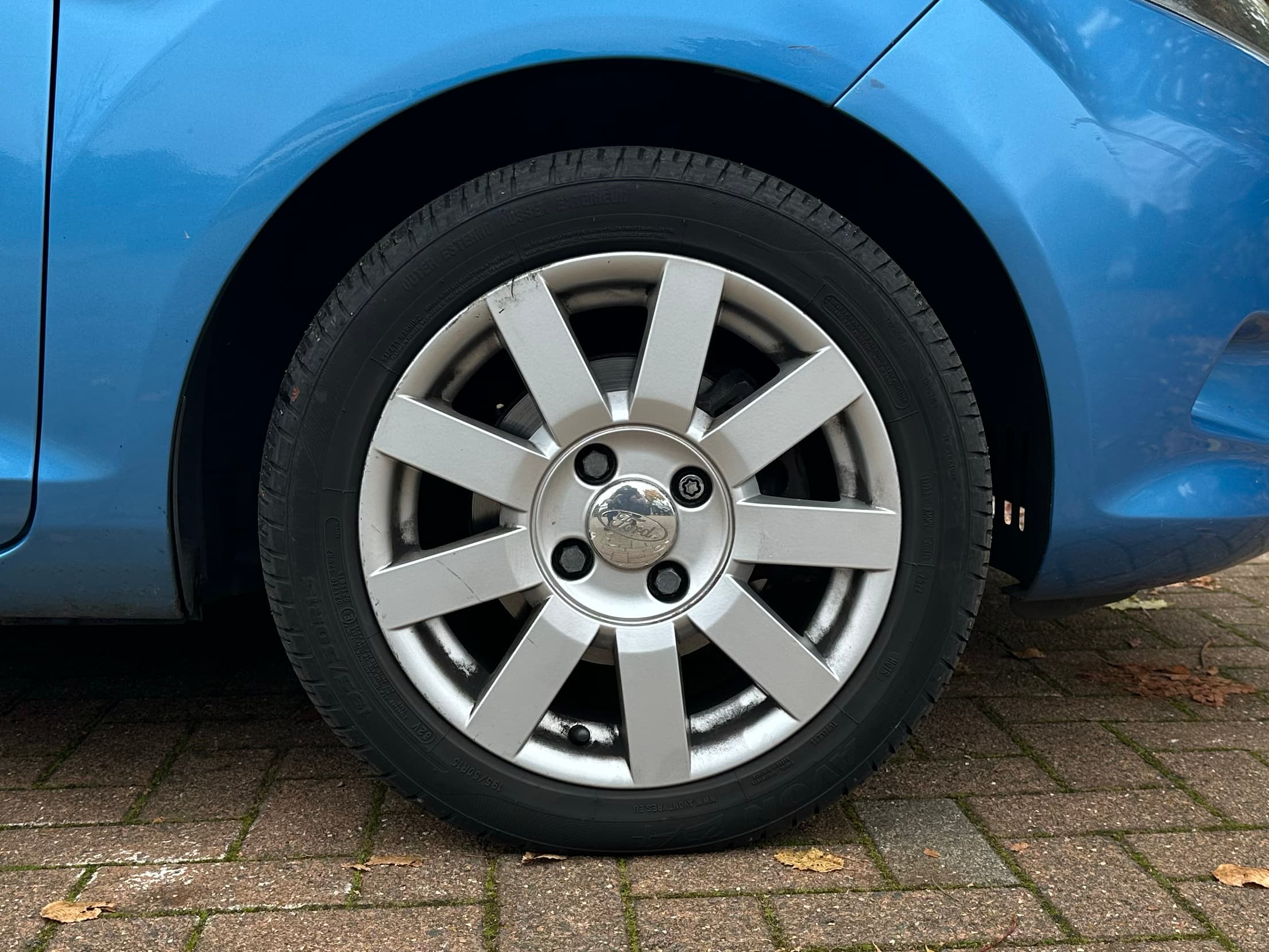Car image 18