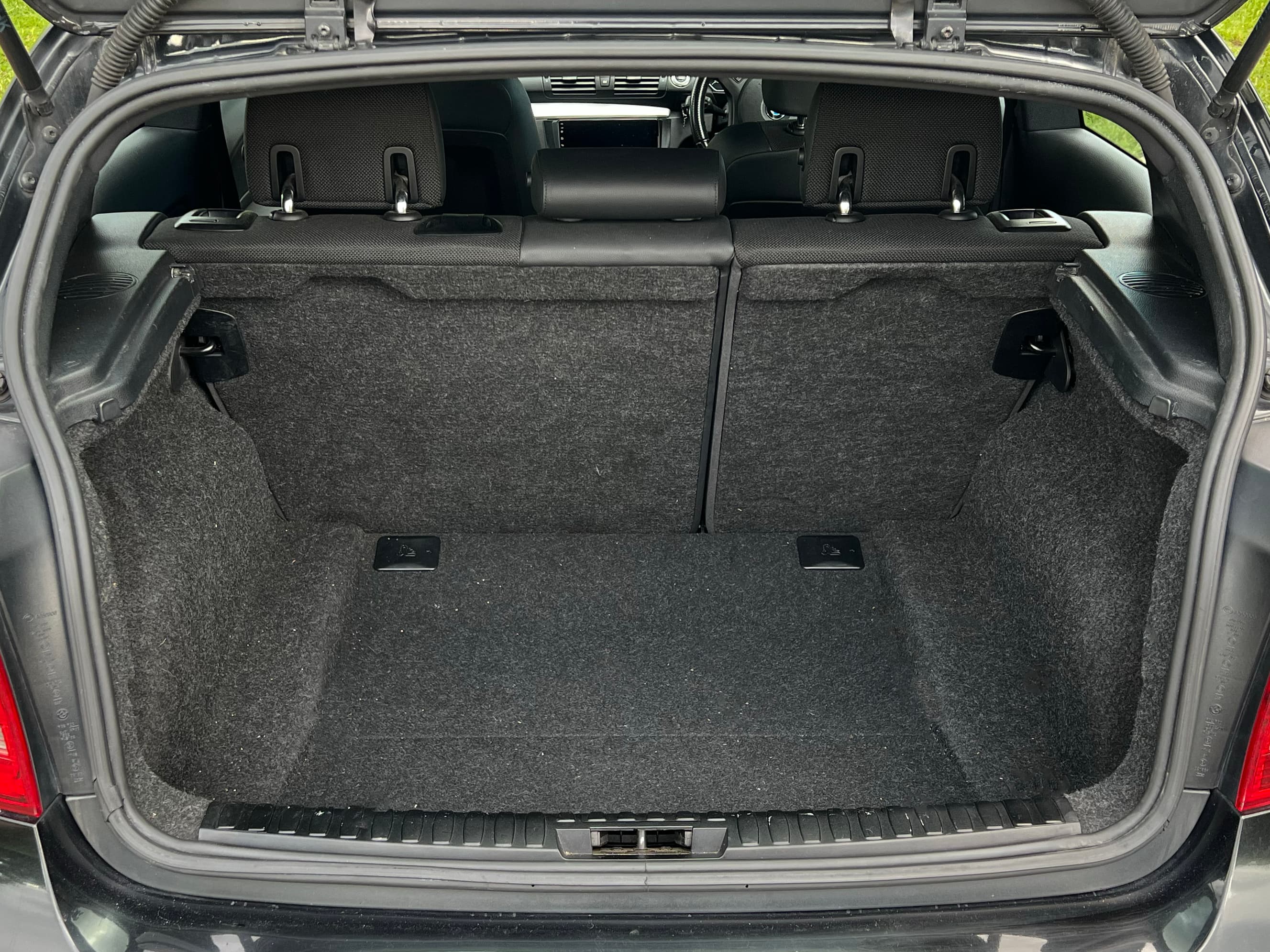 Car image 27