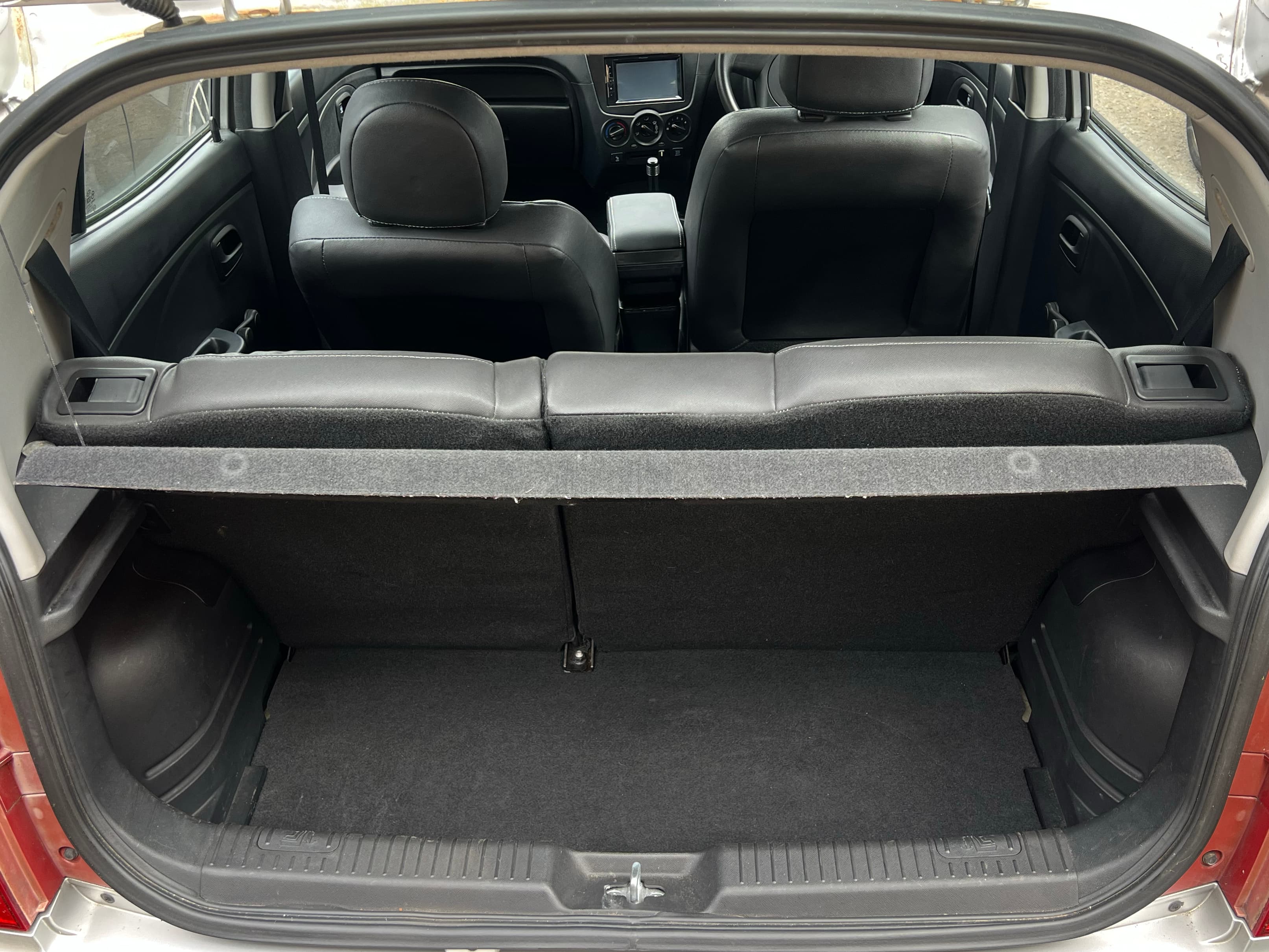 Car image 15