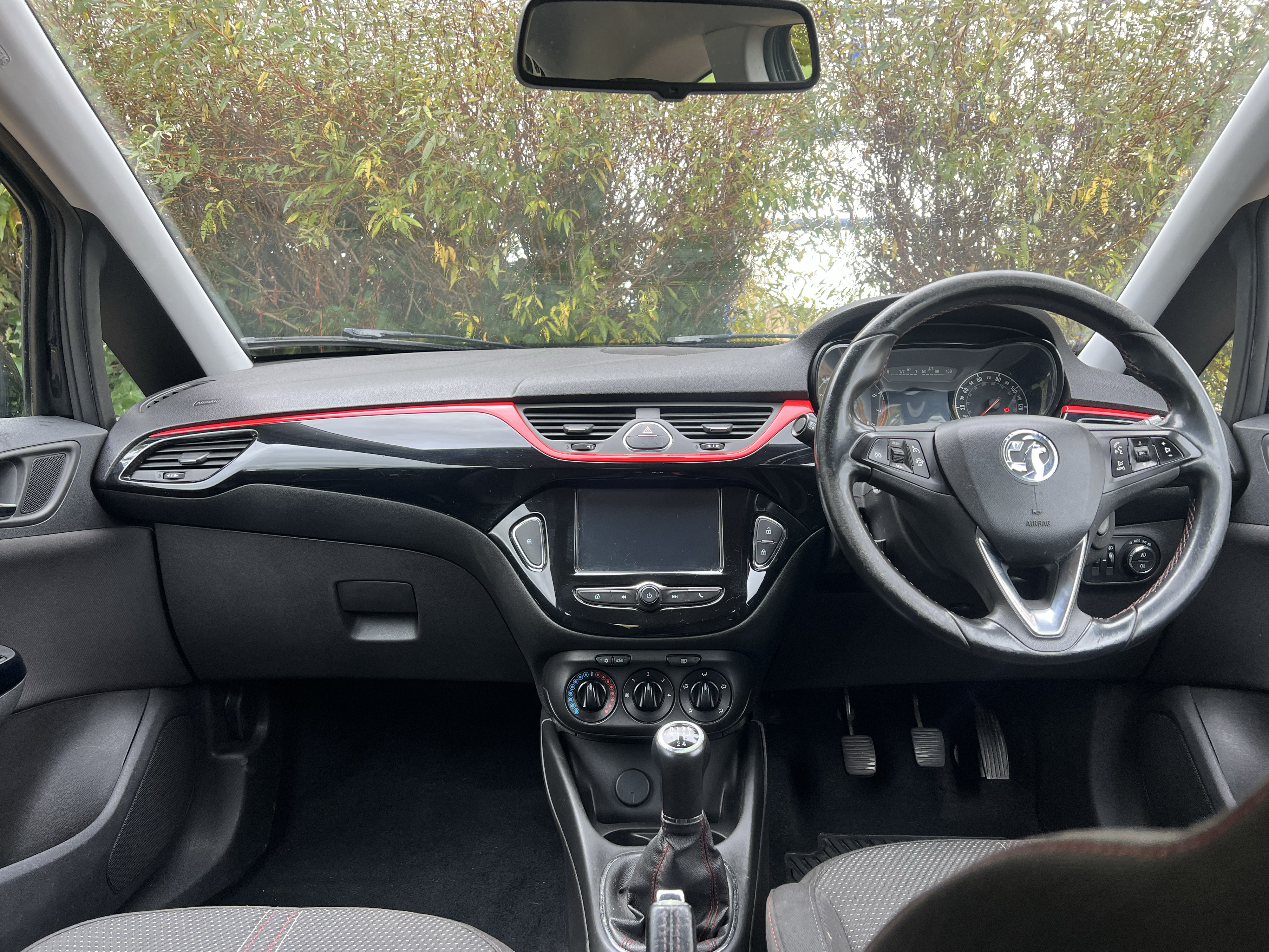 Car image 14