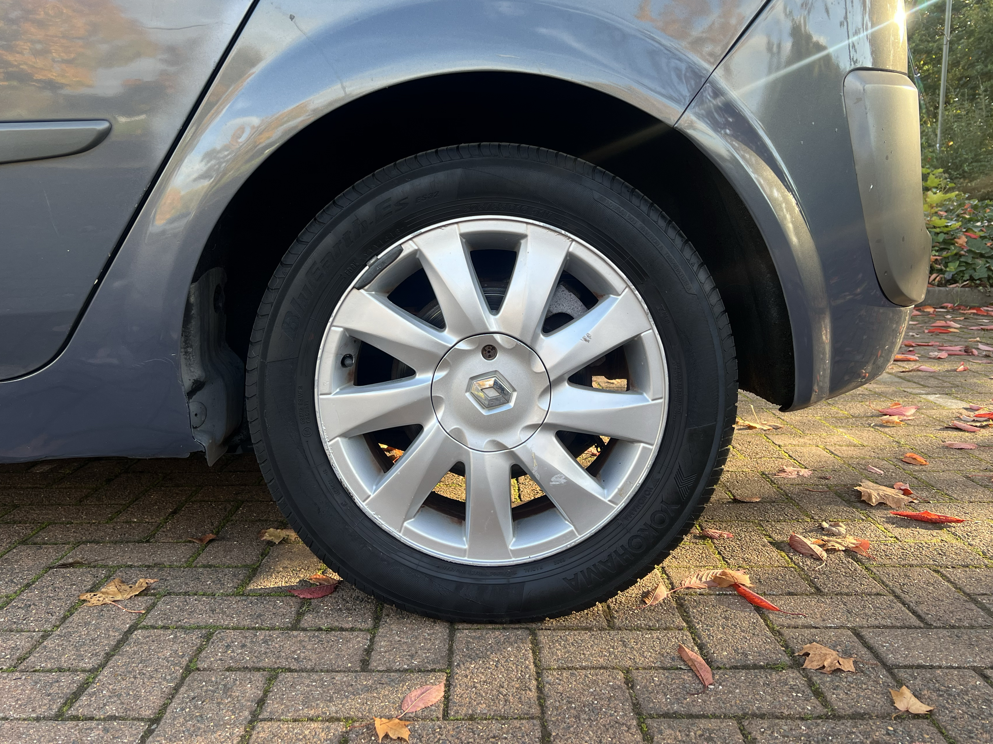 Car image 23