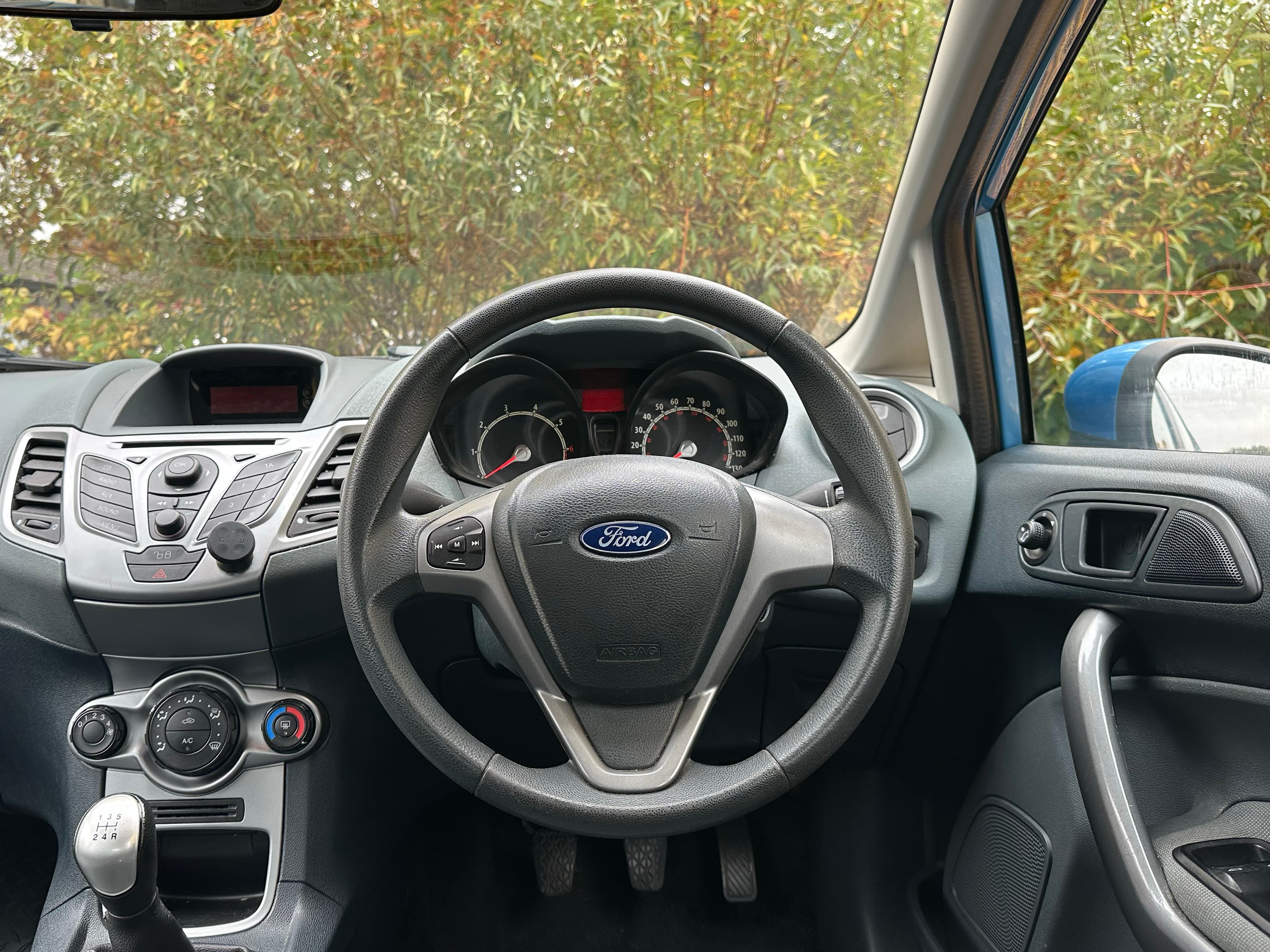 Car image 12