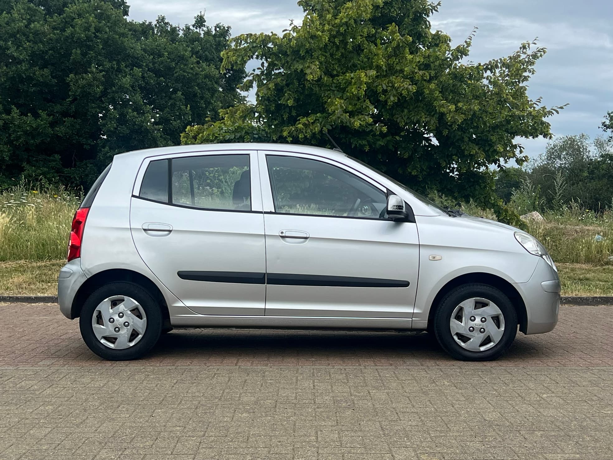 Car image 8
