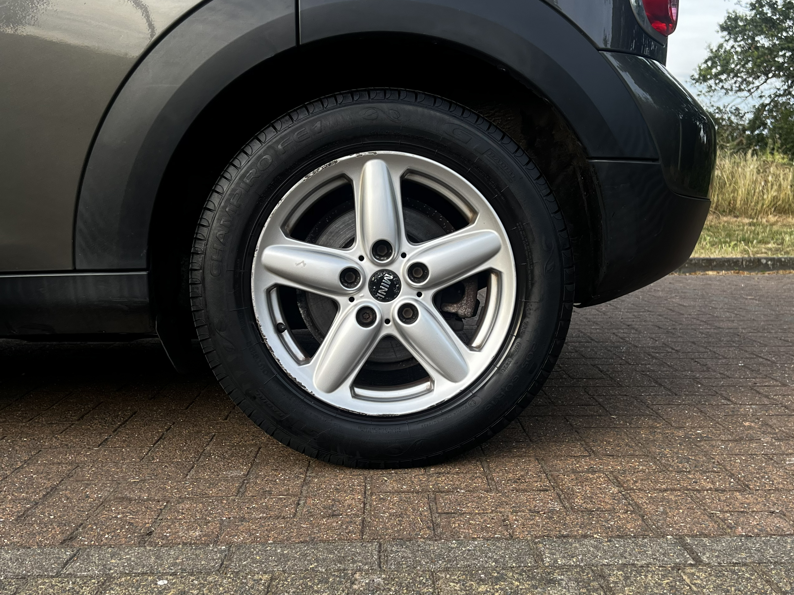 Car image 22