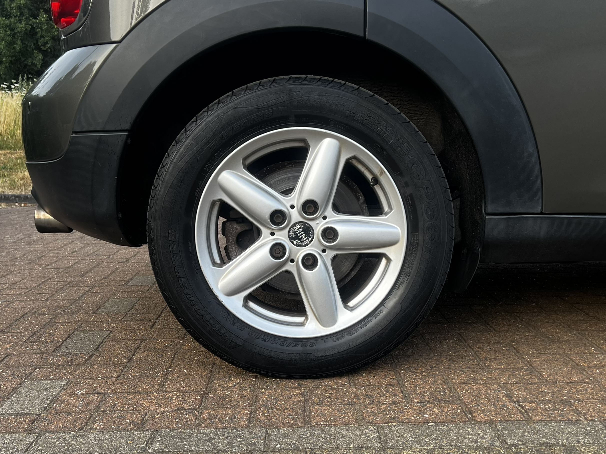 Car image 23