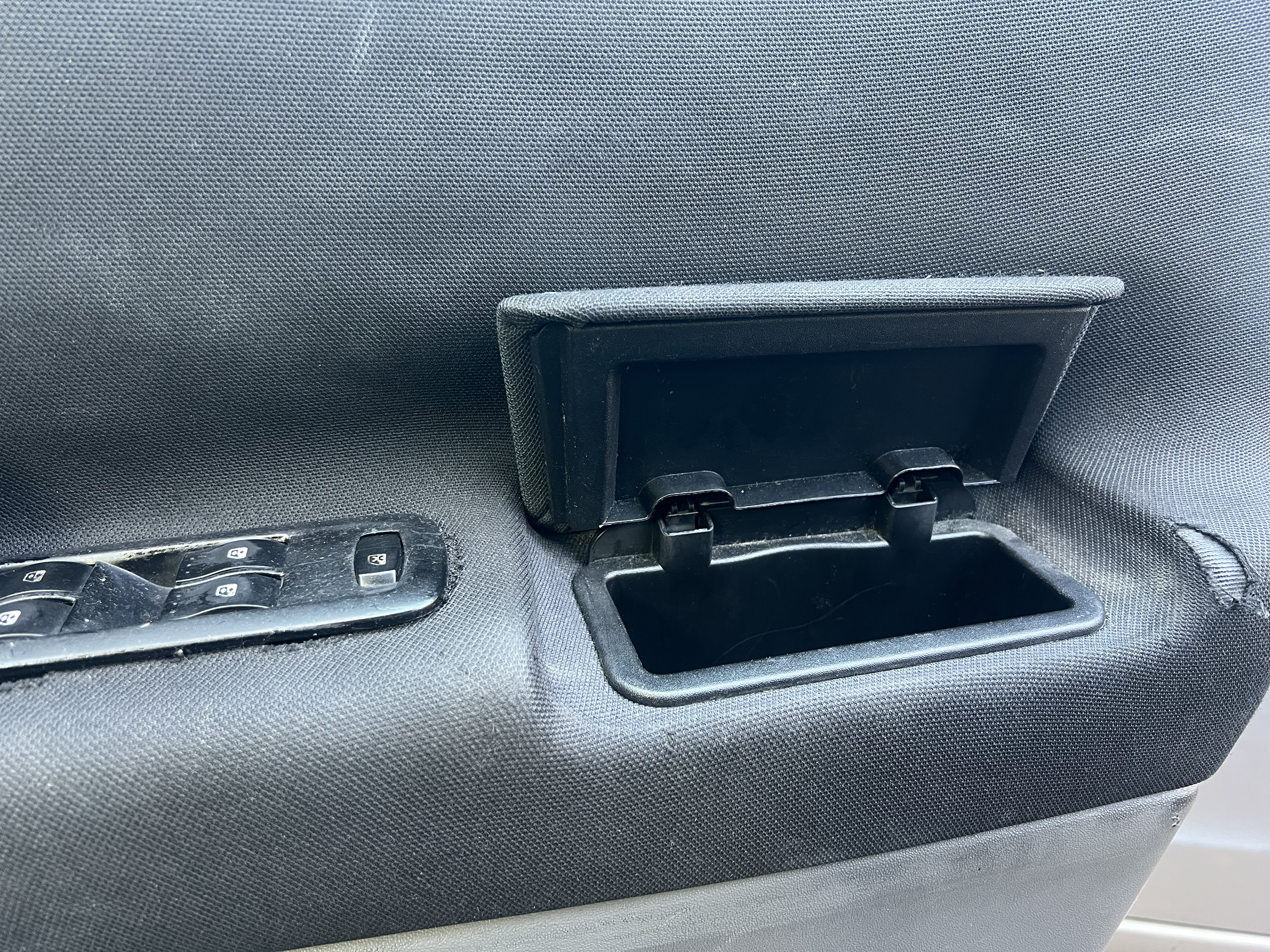 Car image 19
