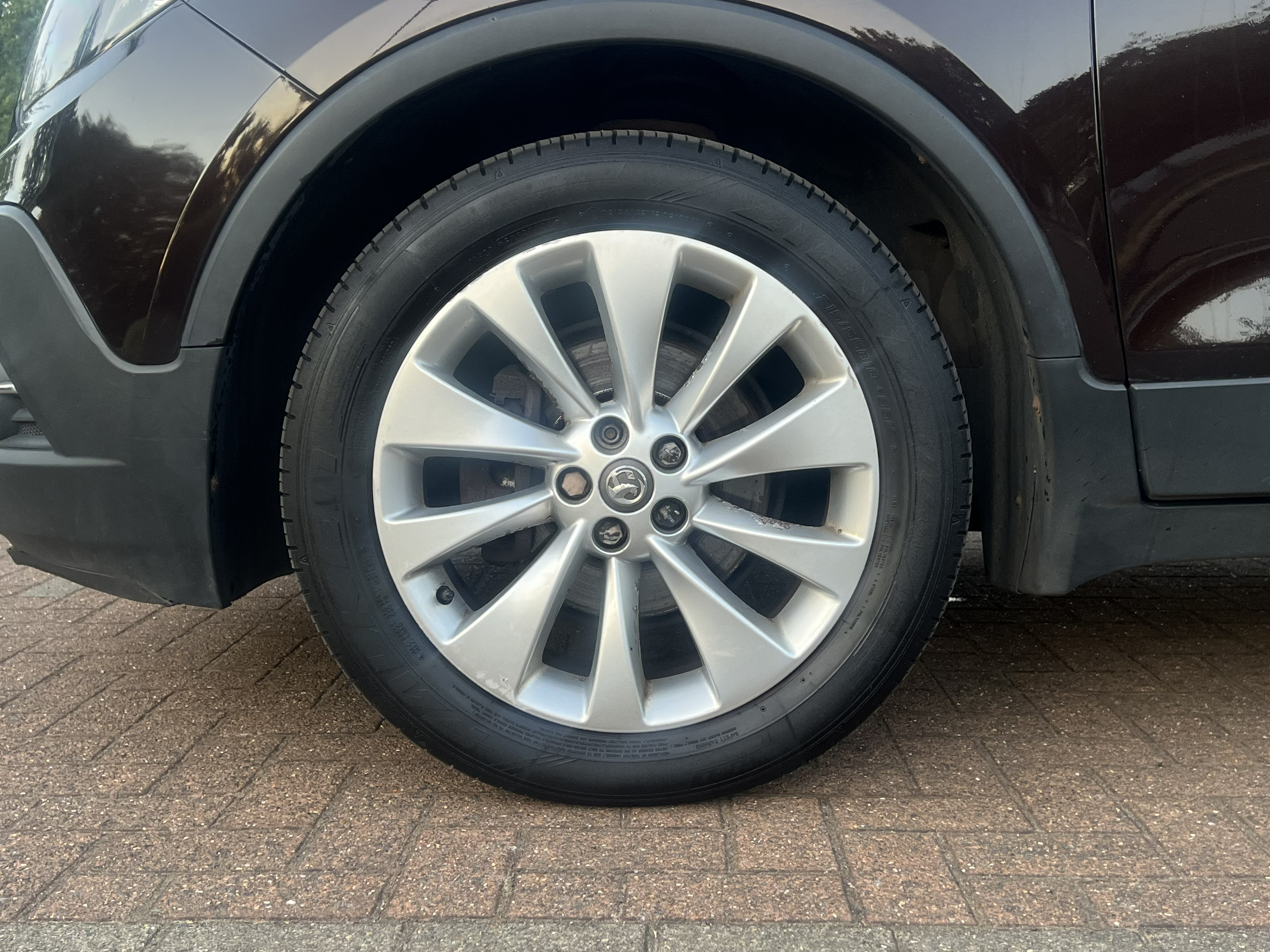 Car image 25