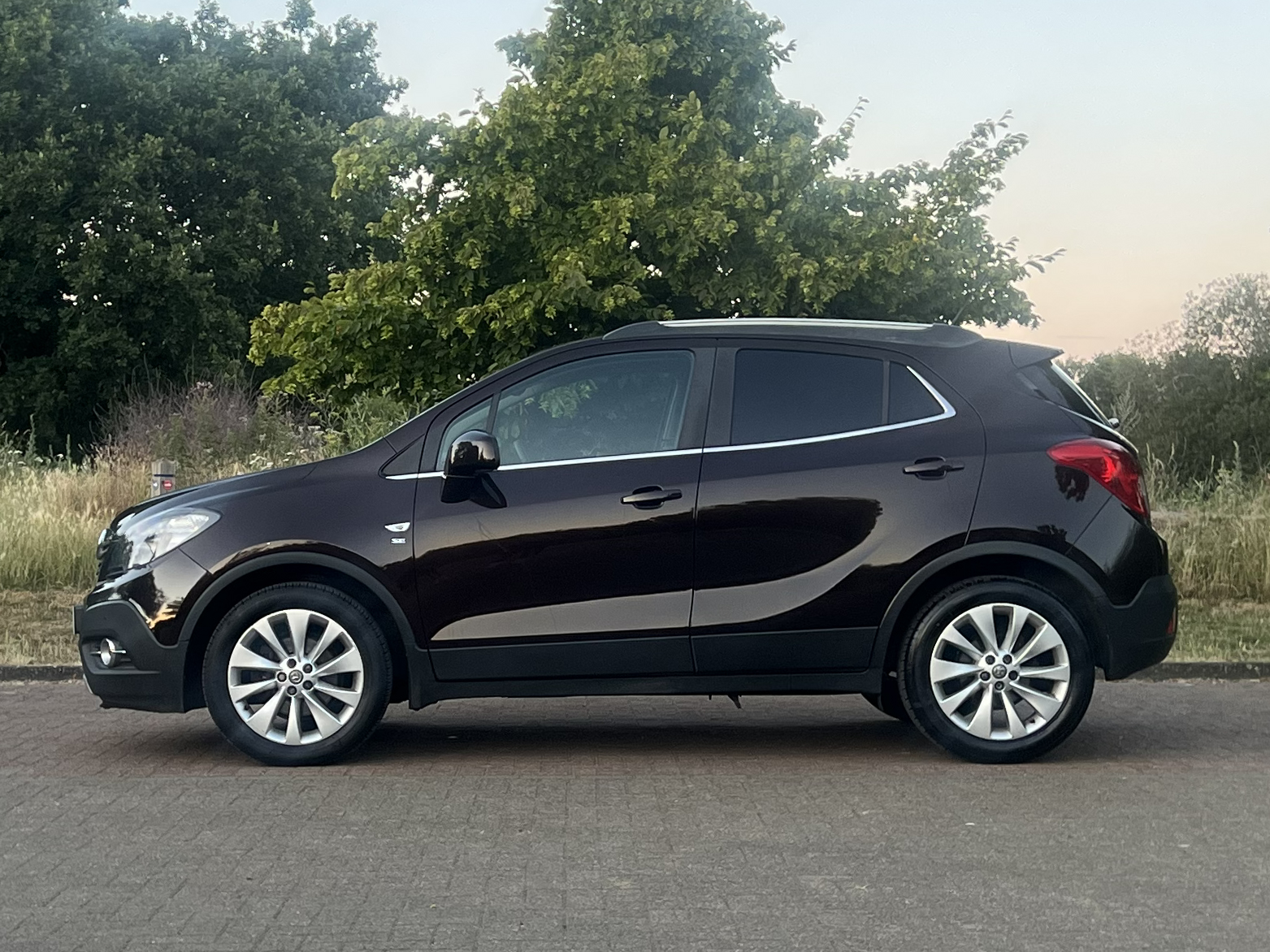 Car image 4