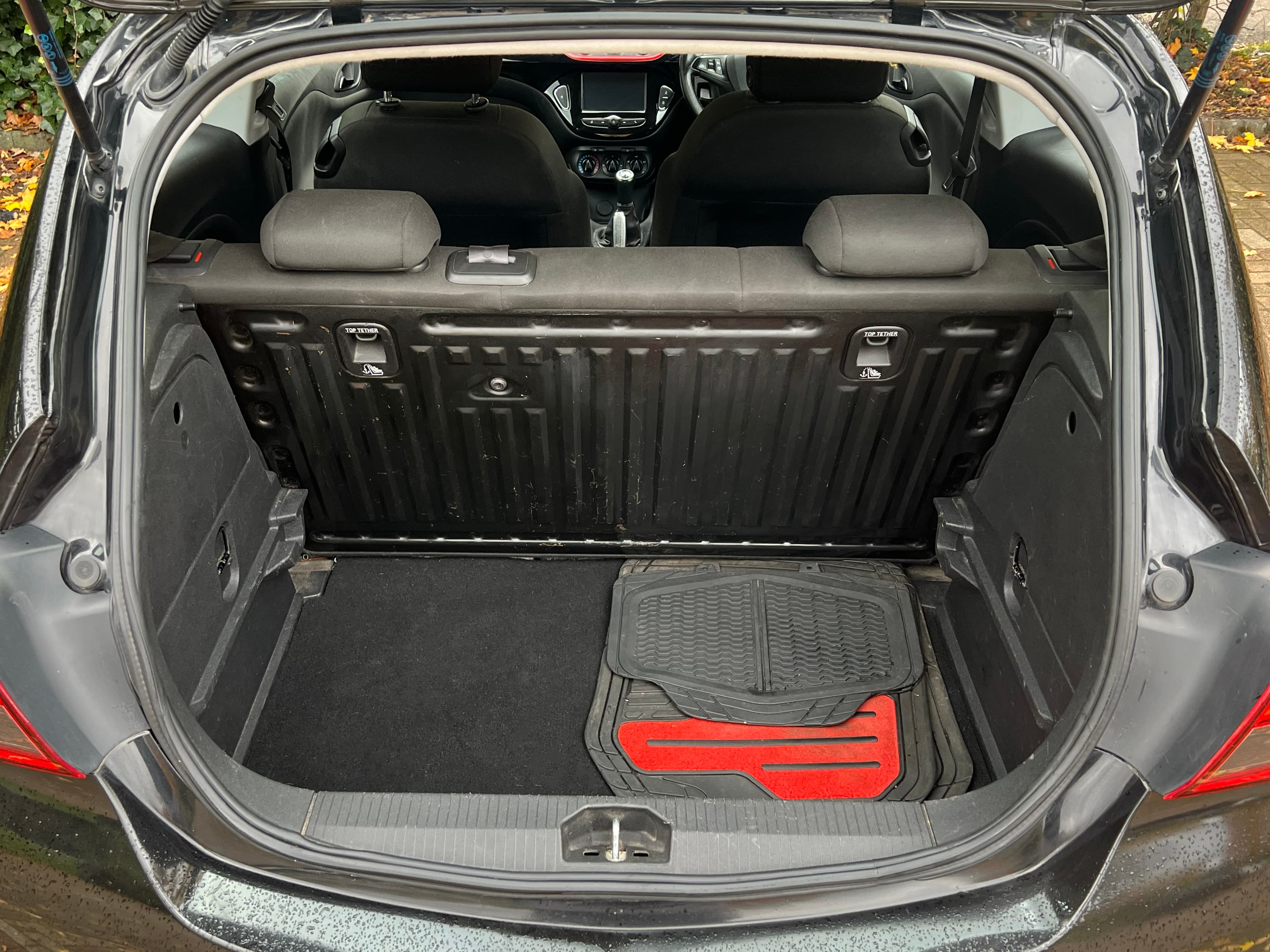 Car image 18