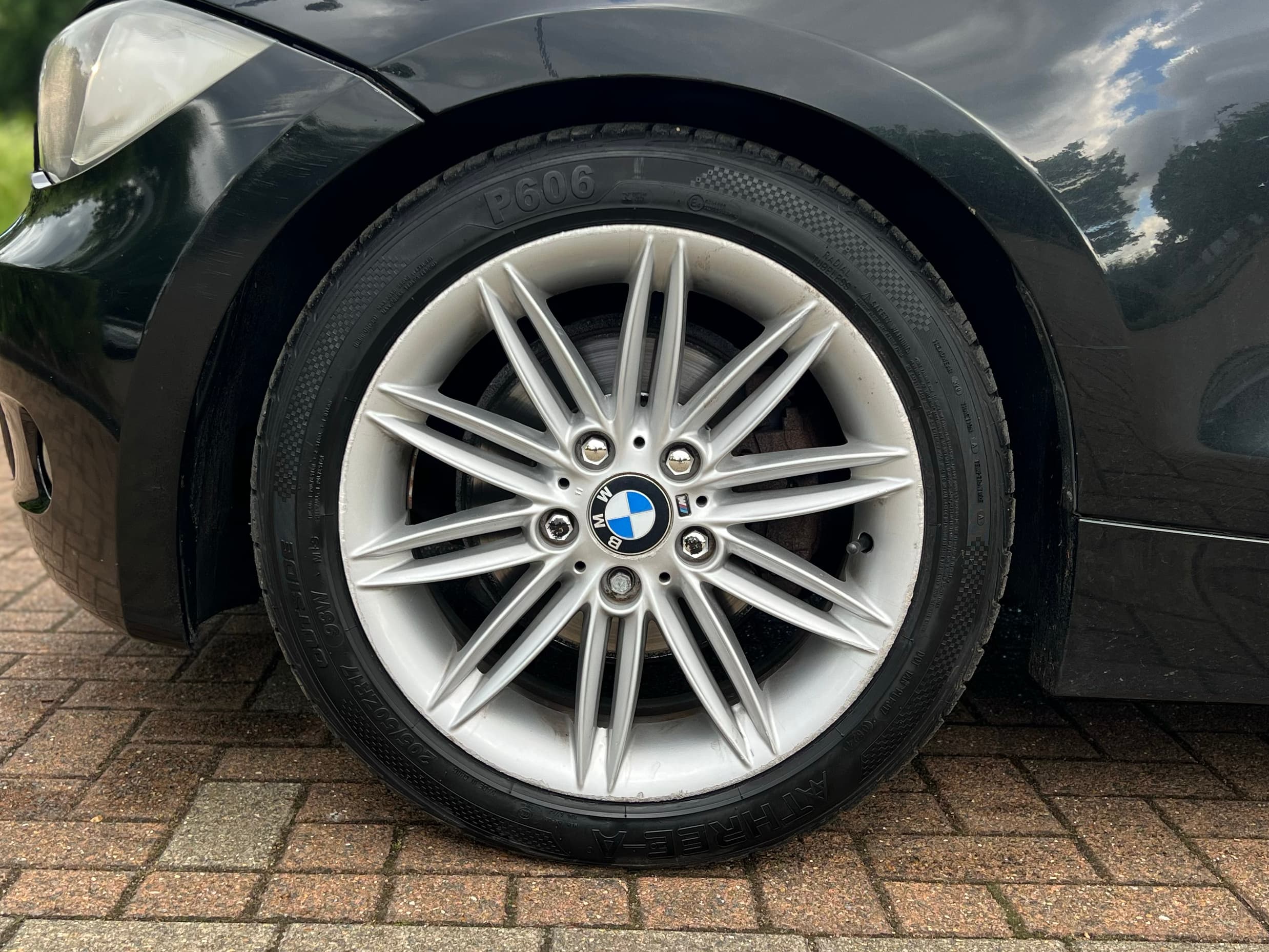 Car image 25