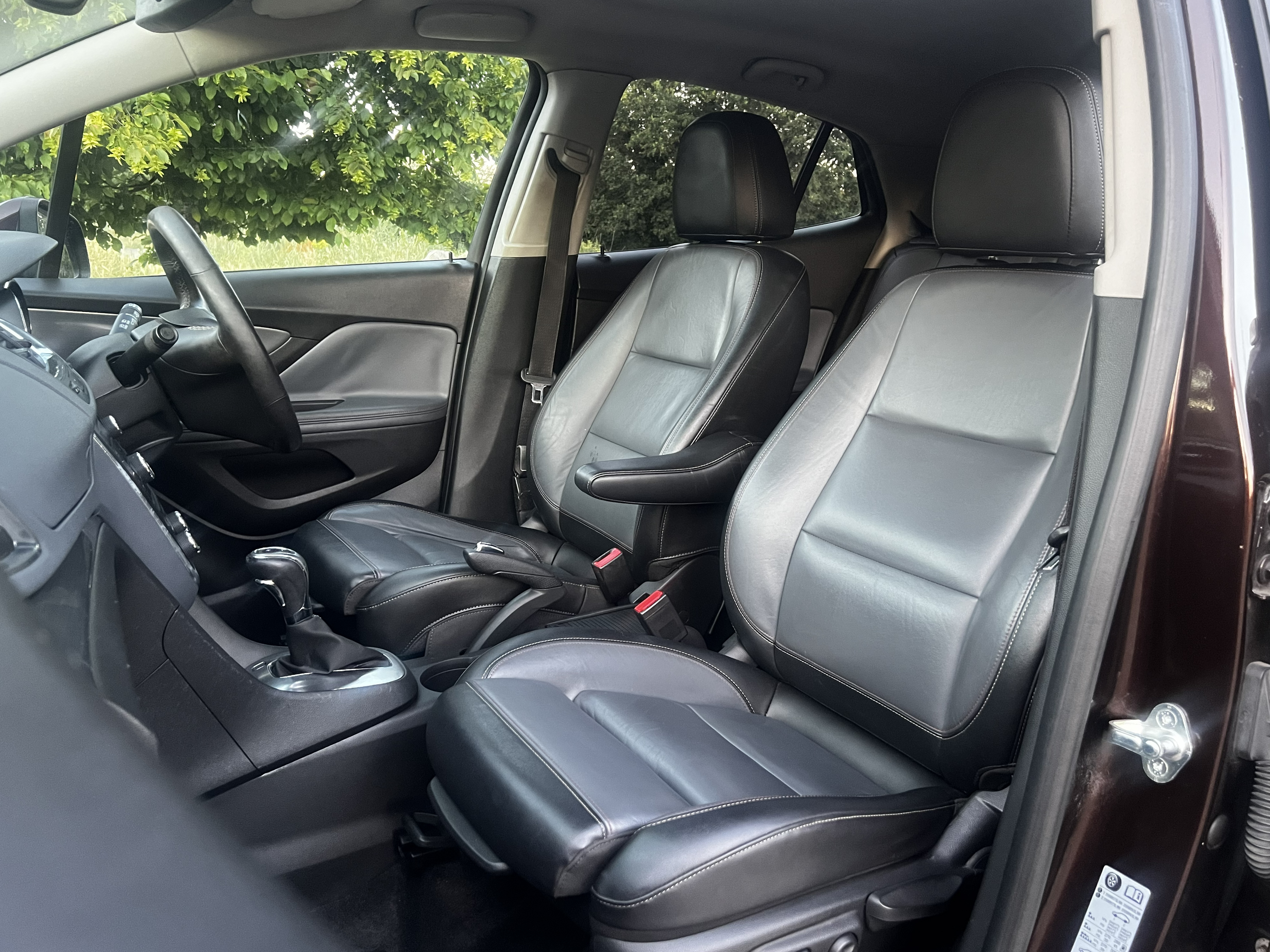 Car image 13